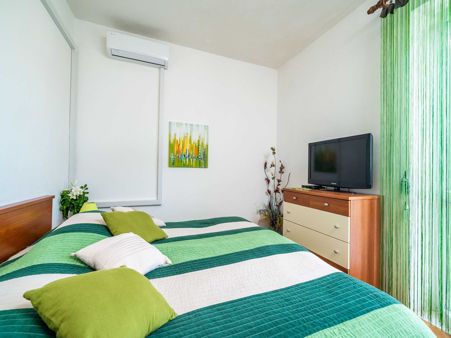 Knusse tweepersoons kamer met zeezicht en gedeelde tuin, op 100m van strand - foto 8