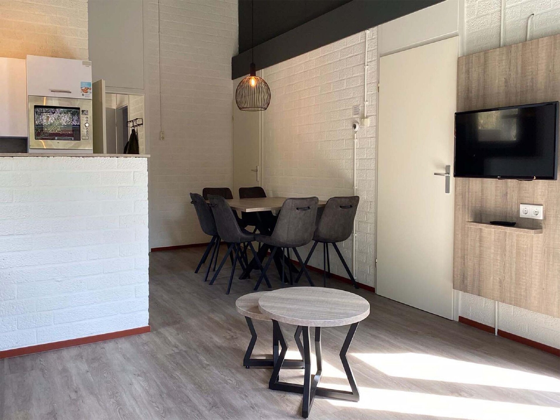 Gereno­veerde water­bungalow met roeiboot op Vakantie­park Weerter­bergen - foto 5