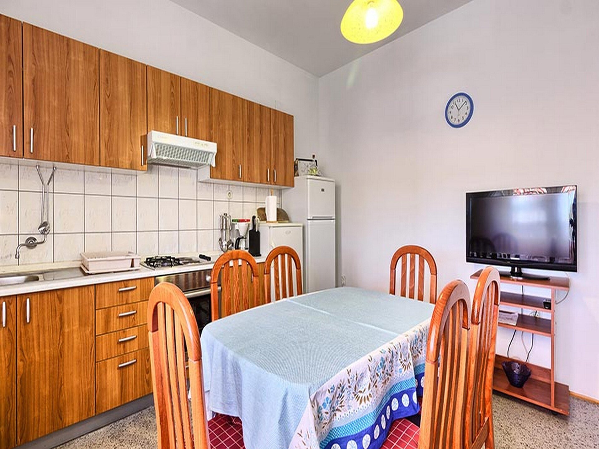Rustig appartement in Kastel Luksic met balkon, op 100m van het strand - foto 2