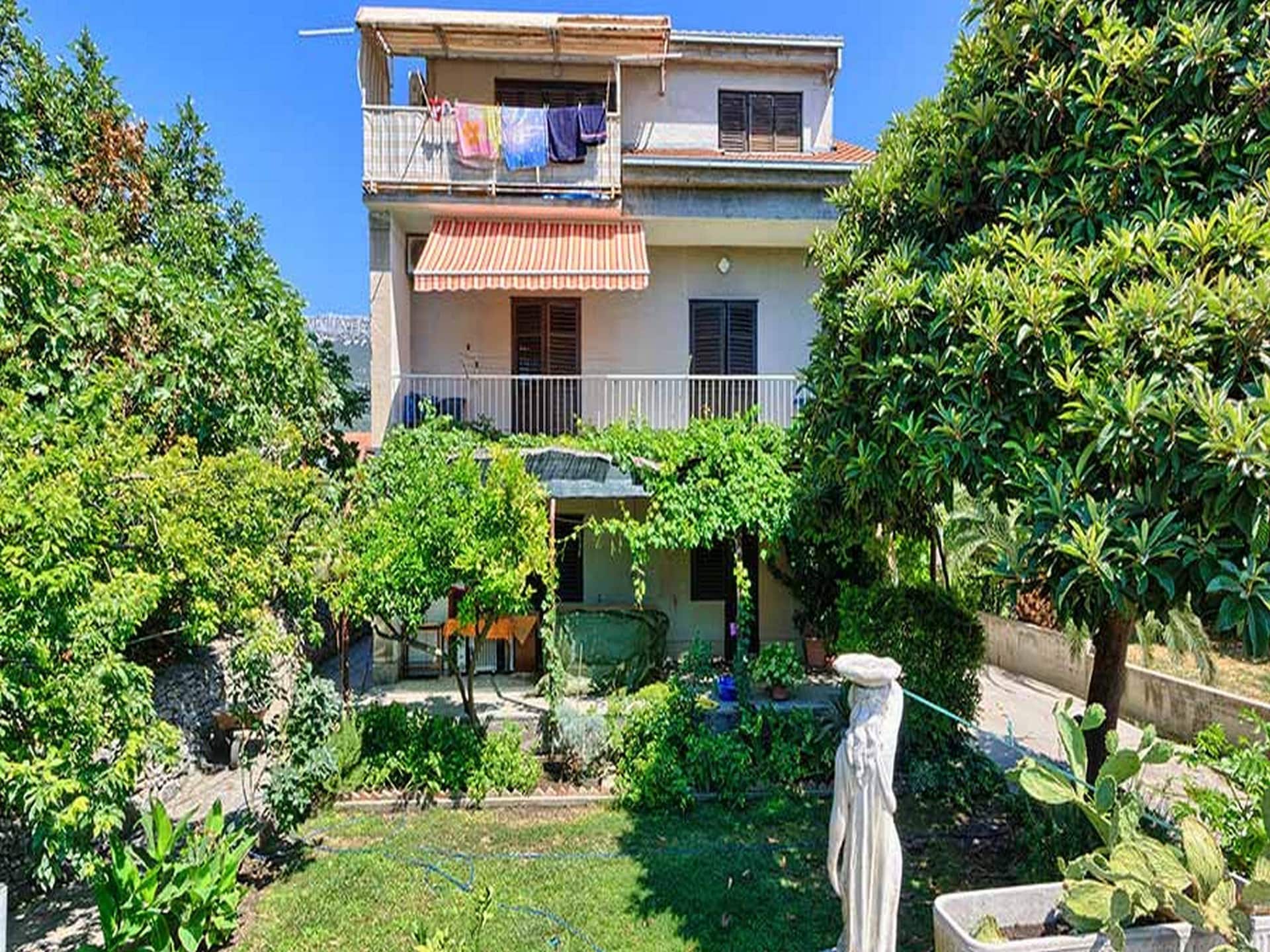 Rustig appartement in Kastel Luksic met balkon, op 100m van het strand - foto 17
