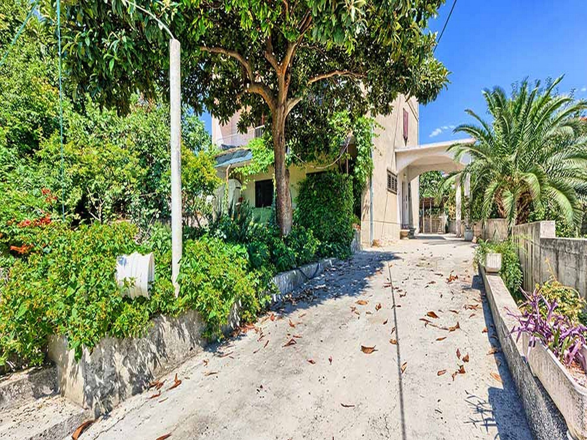 Rustig appartement in Kastel Luksic met balkon, op 100m van het strand - foto 19