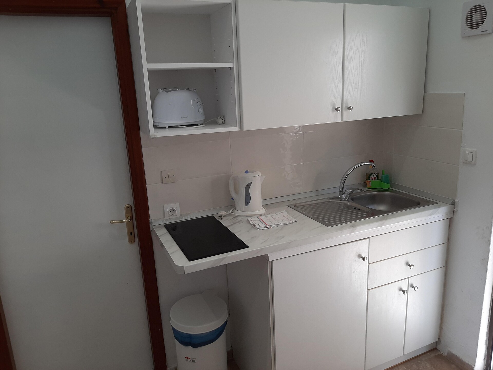 Appartement C in Mpenitses – Uitzicht op Zee, Tuin & Gemeenschappelijk Zwembad - foto 10