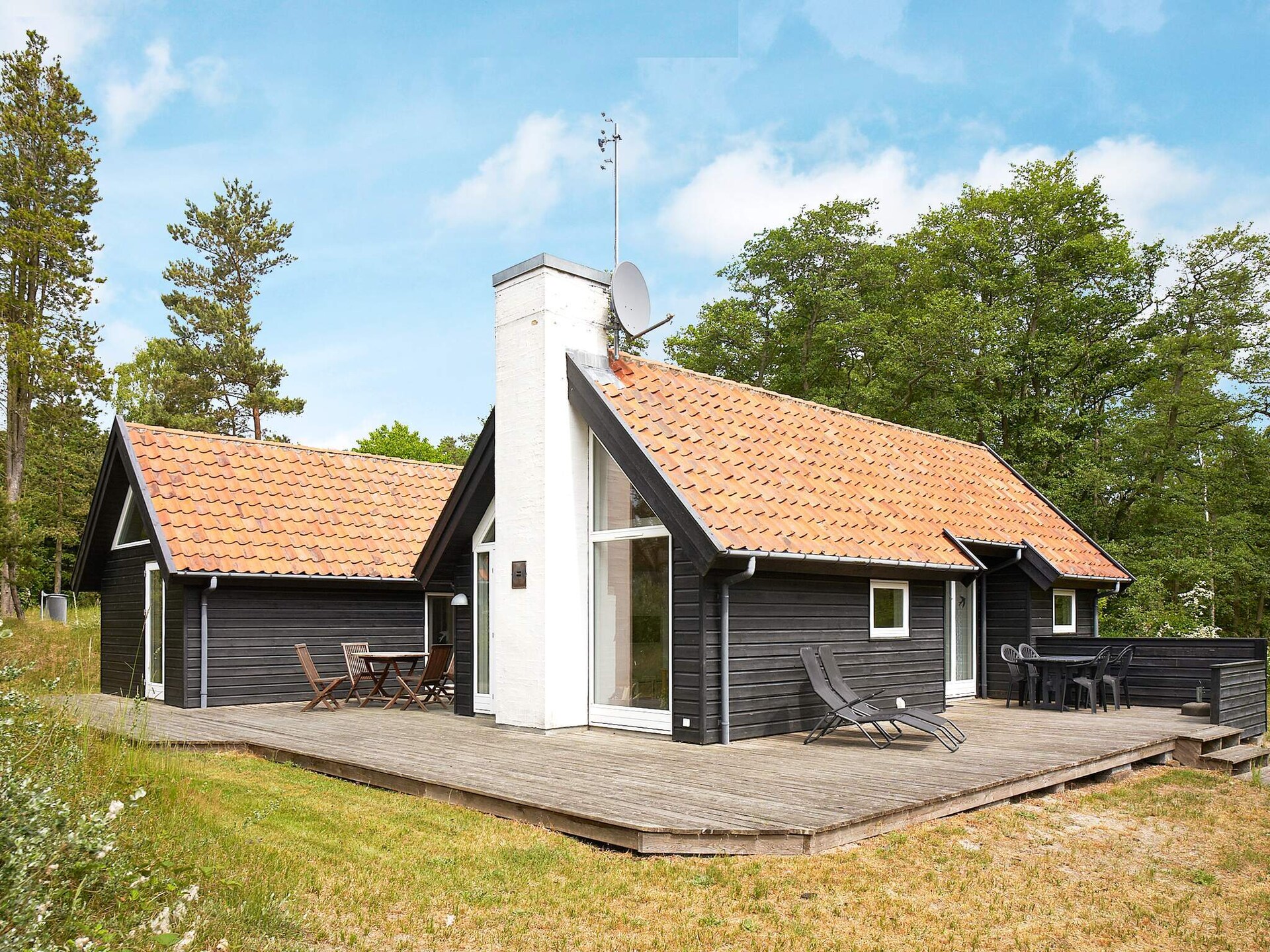 Vrijstaand vakantiehuis op 50 meter van de zee bij Aakirkeby - foto 1