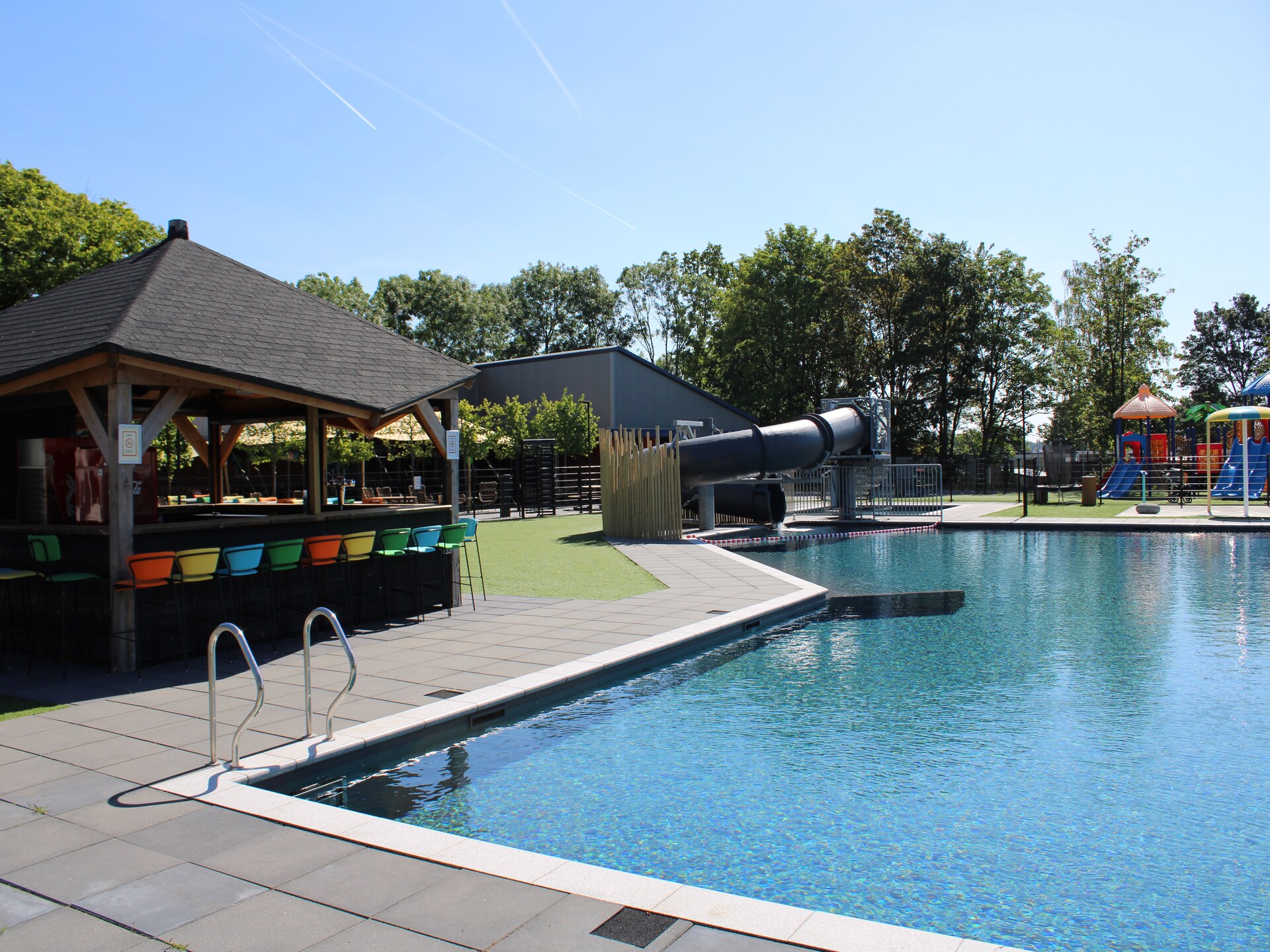 Stijlvol chalet met uitzicht op vijver op Recreatiepark Rhederlaagse Meren - foto 20
