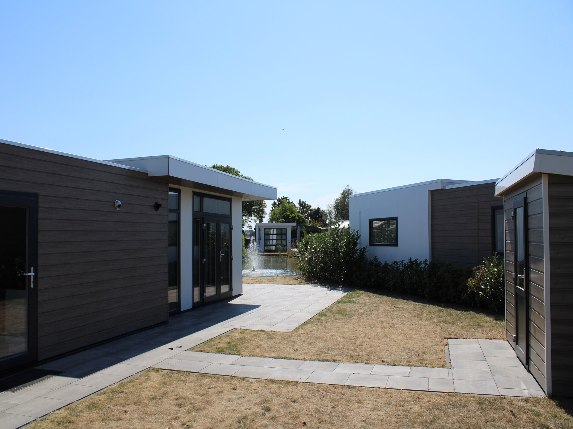 Stijlvol chalet met uitzicht op vijver op Recreatiepark Rhederlaagse Meren - foto 13