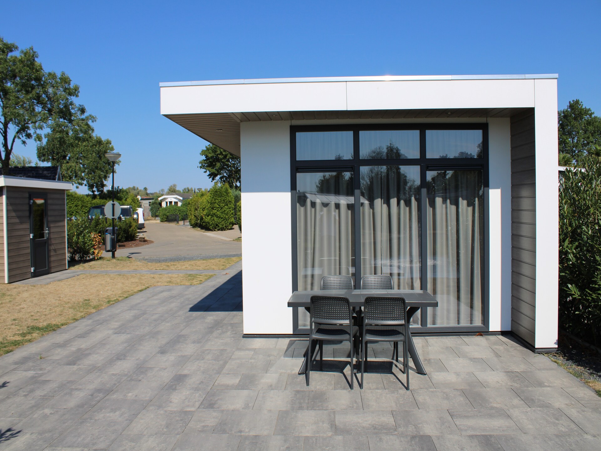 Stijlvol chalet met uitzicht op vijver op Recreatiepark Rhederlaagse Meren - foto 6