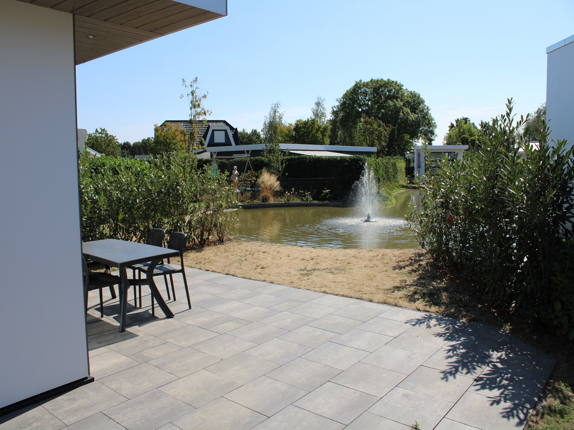 Stijlvol chalet met uitzicht op vijver op Recreatiepark Rhederlaagse Meren - foto 5