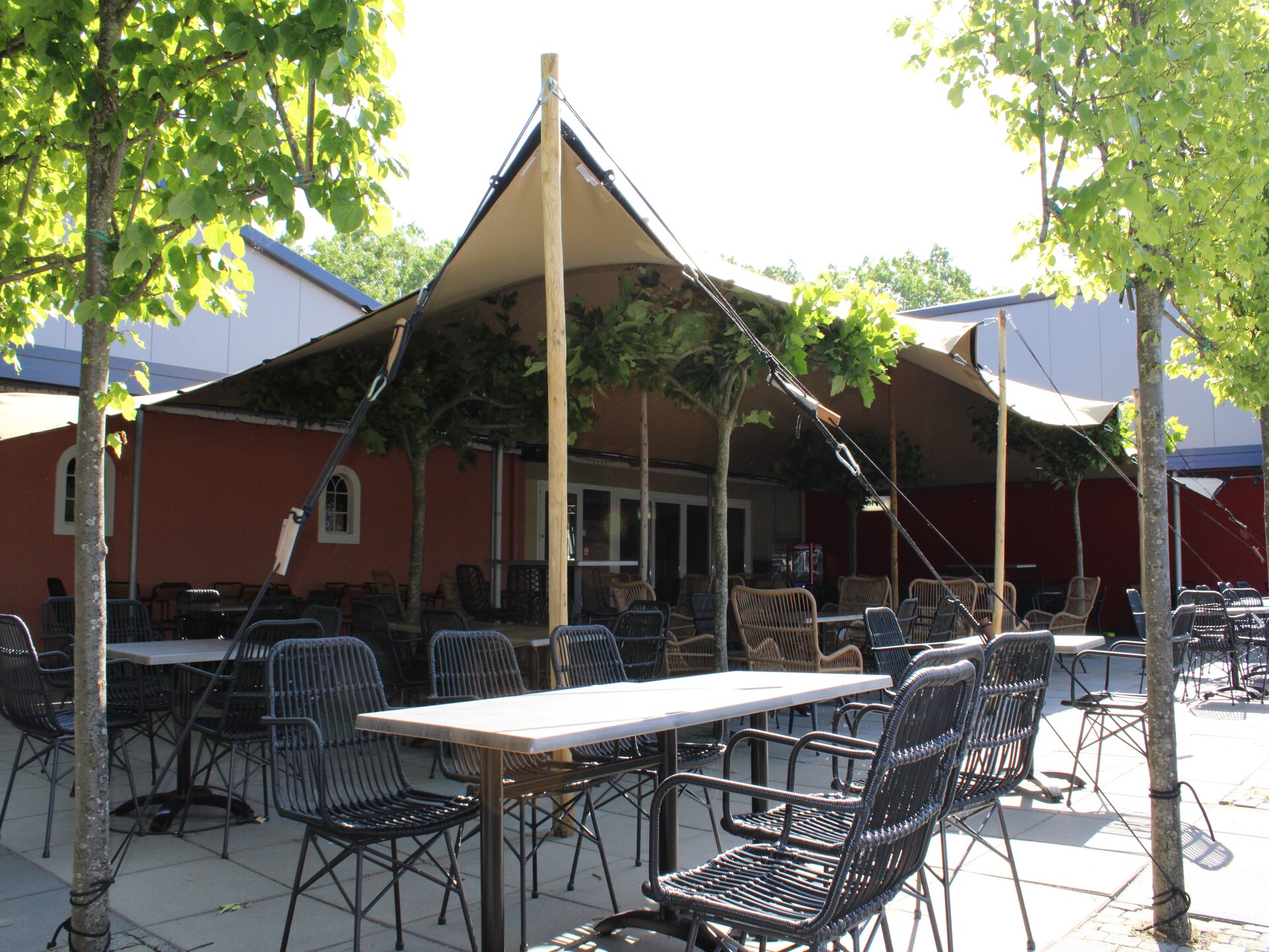 Stijlvol chalet aan vijver op Recreatiepark Rhederlaagse Meren - foto 6