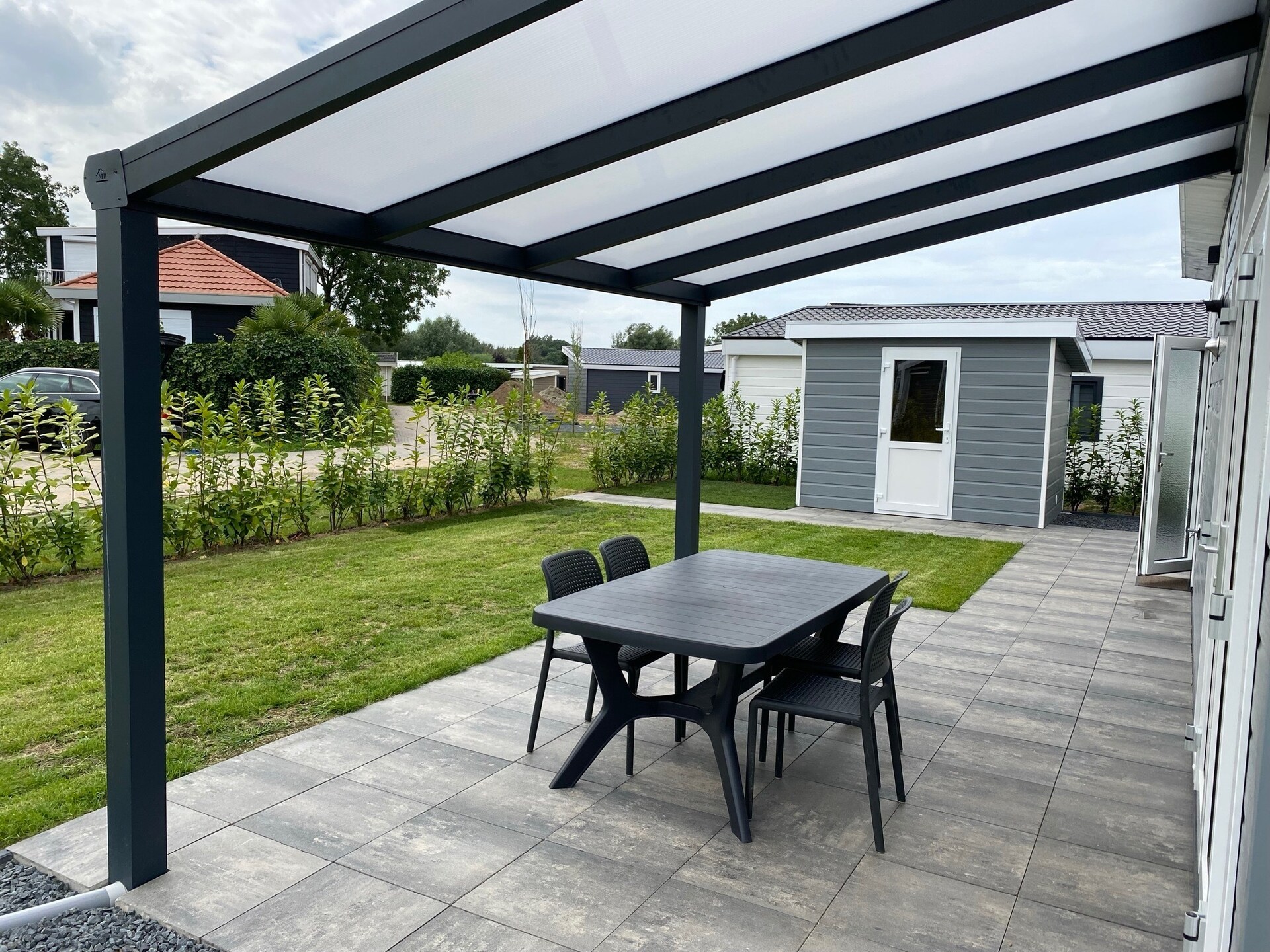 Stijlvol chalet op Recreatiepark Rhederlaagse Meren voor 4 personen - foto 3