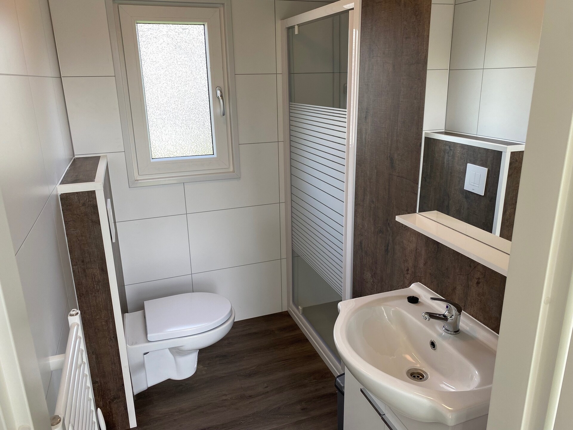 Stijlvol chalet op Recreatiepark Rhederlaagse Meren voor 4 personen - foto 14