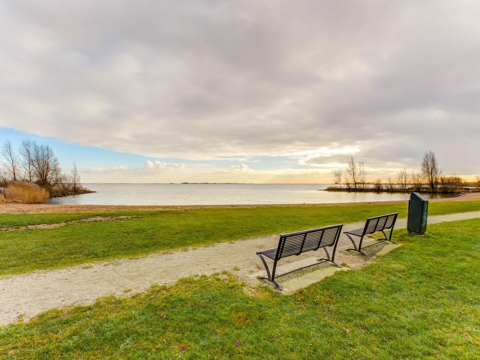 Unieke woonboot Wave aan het IJsselmeer in Volendam - foto 40