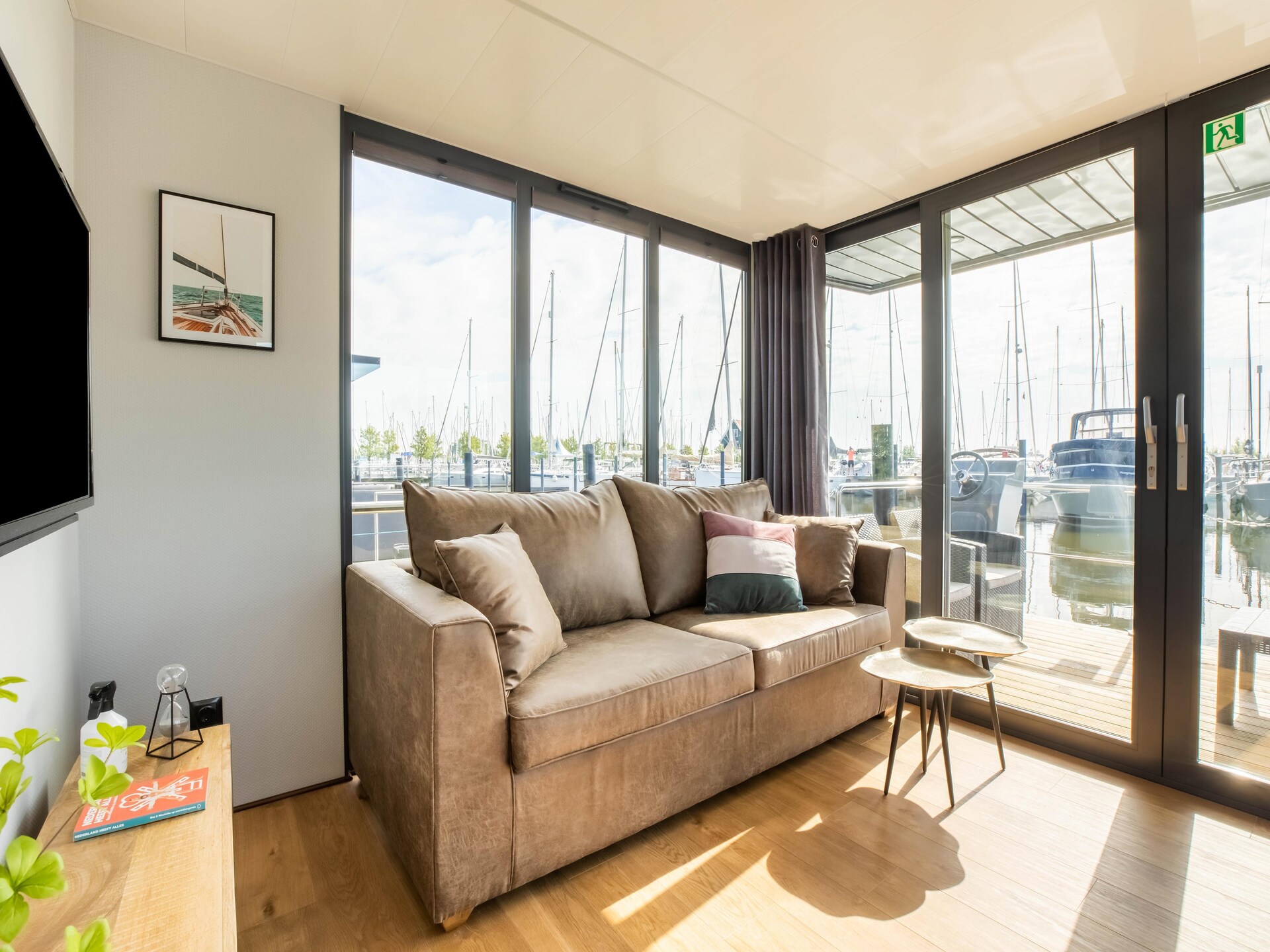 Unieke woonboot Wave aan het IJsselmeer in Volendam - foto 11