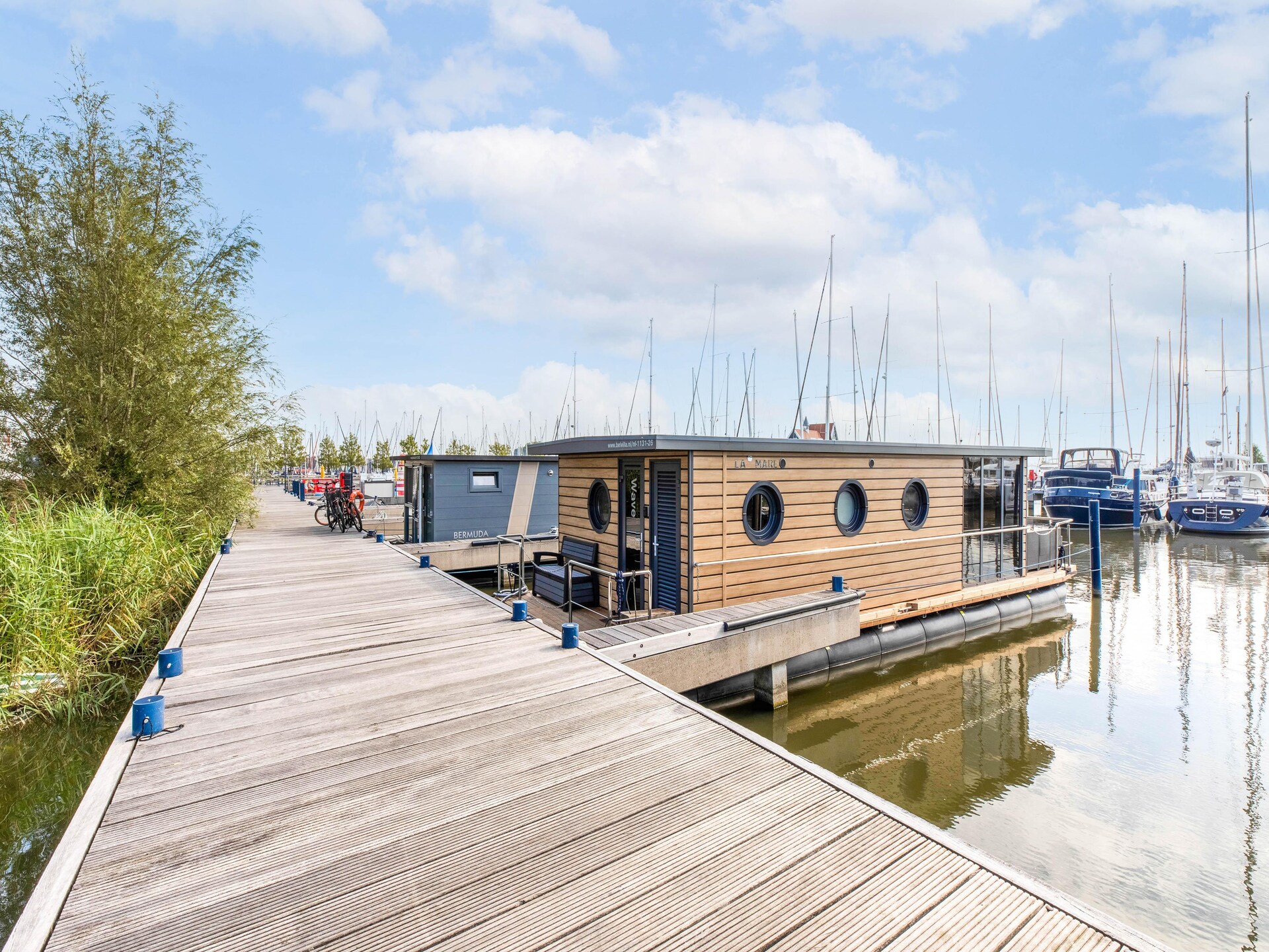 Unieke woonboot Wave aan het IJsselmeer in Volendam - foto 10