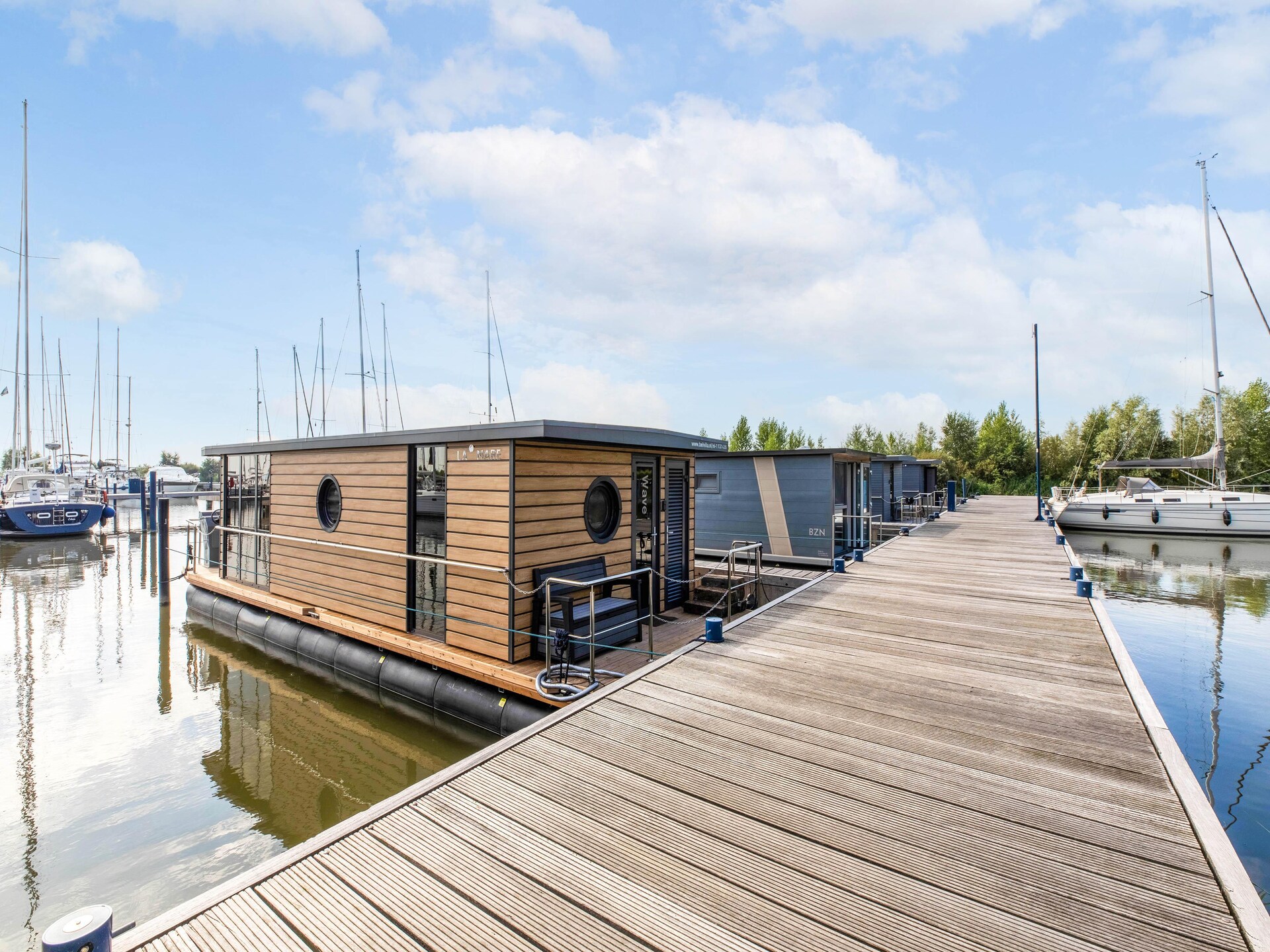 Unieke woonboot Wave aan het IJsselmeer in Volendam - foto 28