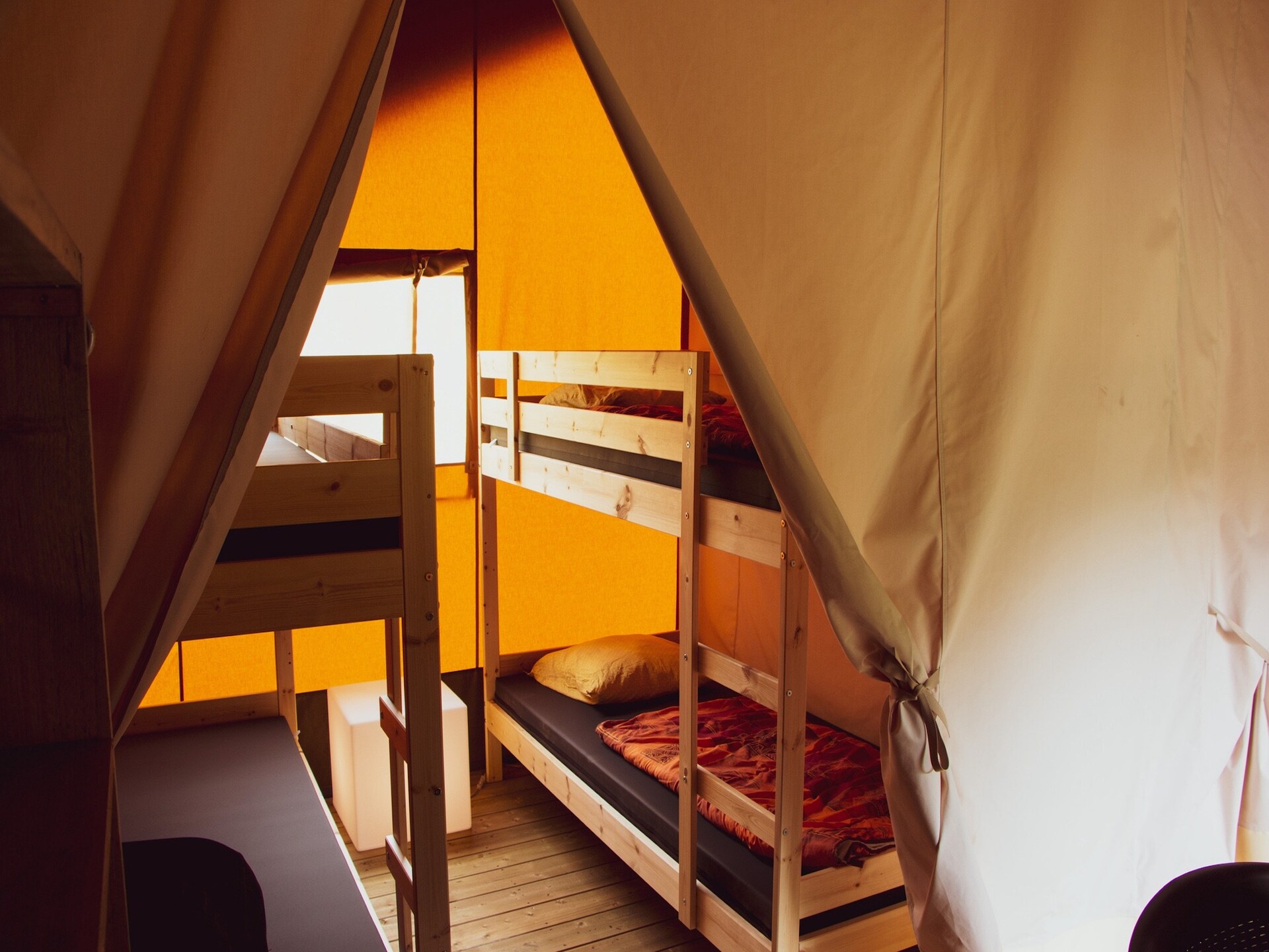 Glamping tent met overdekt terras op Rhederlaagse Meren - foto 4