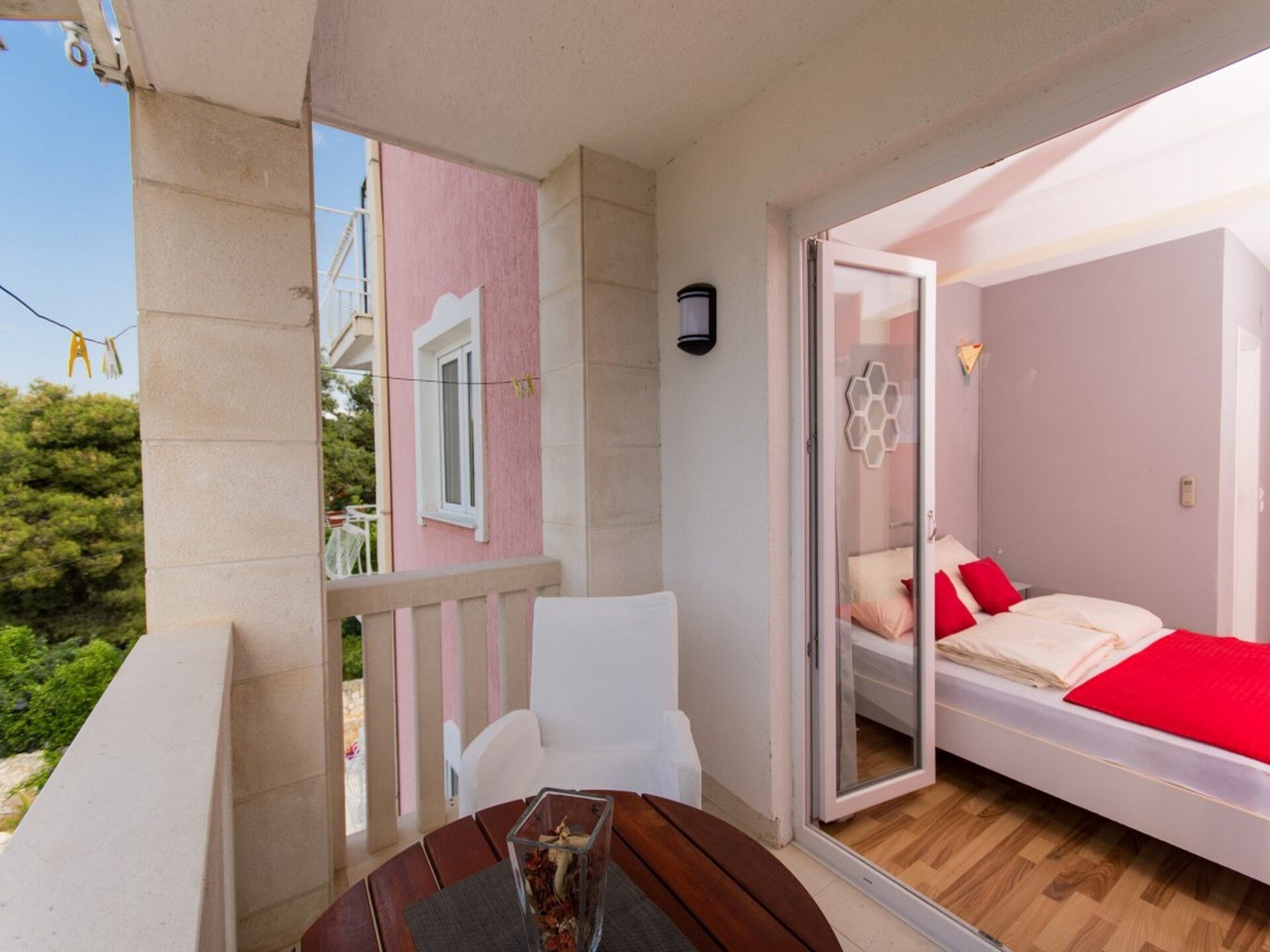 Studio met balkon en zeezicht op 400 meter van het strand in Okrug Gornji - foto 11
