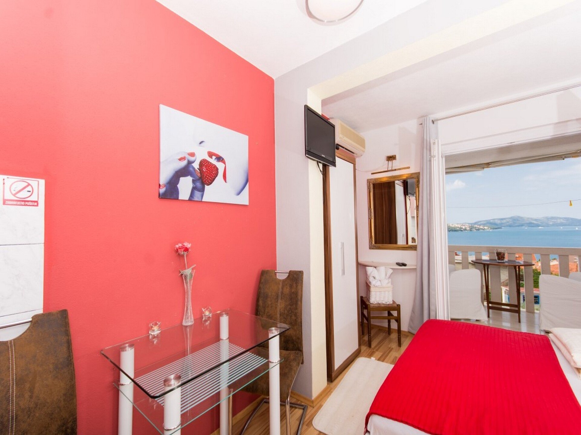 Studio met balkon en zeezicht op 400 meter van het strand in Okrug Gornji - foto 23