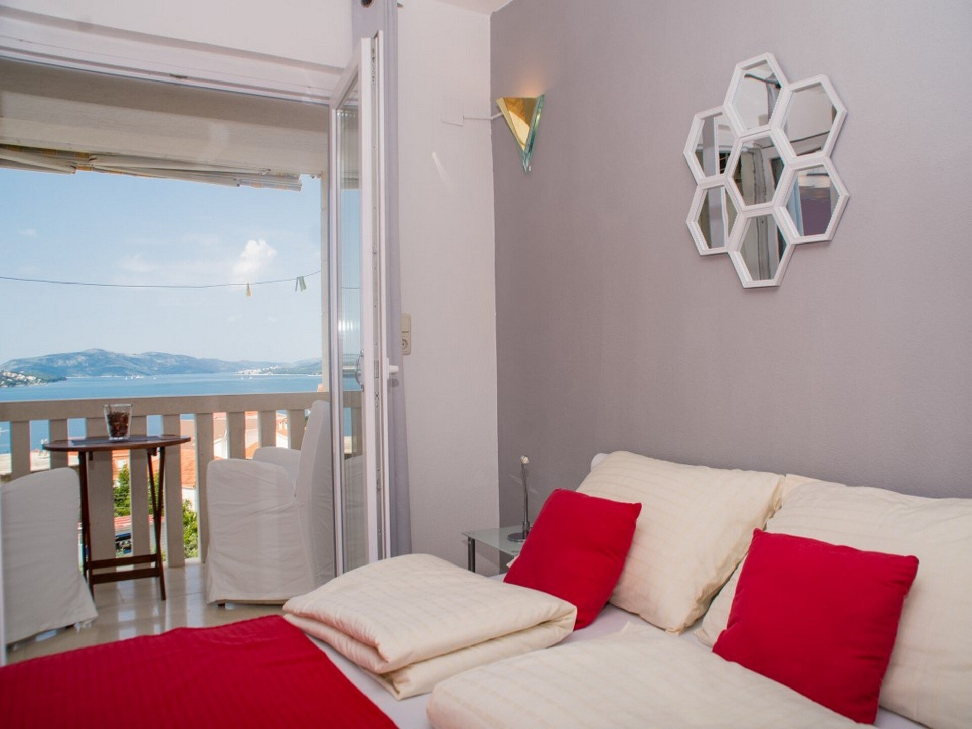 Studio met balkon en zeezicht op 400 meter van het strand in Okrug Gornji - foto 5