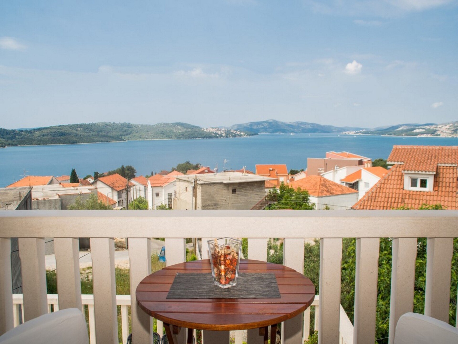 Studio met balkon en zeezicht op 400 meter van het strand in Okrug Gornji - foto 10