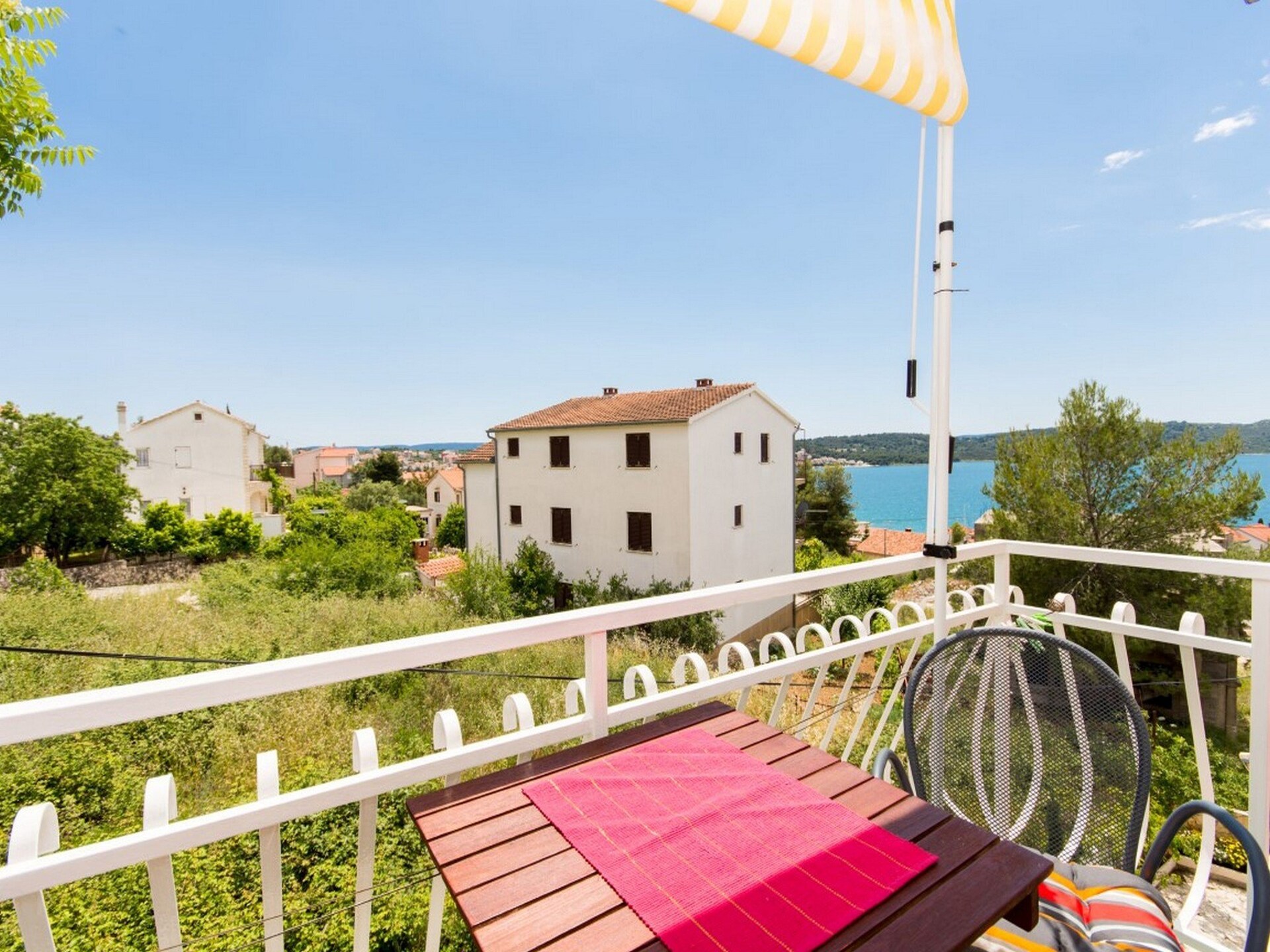 Op 400 m van het strand: appartement in Okrug Gornji voor 4 personen - foto 25