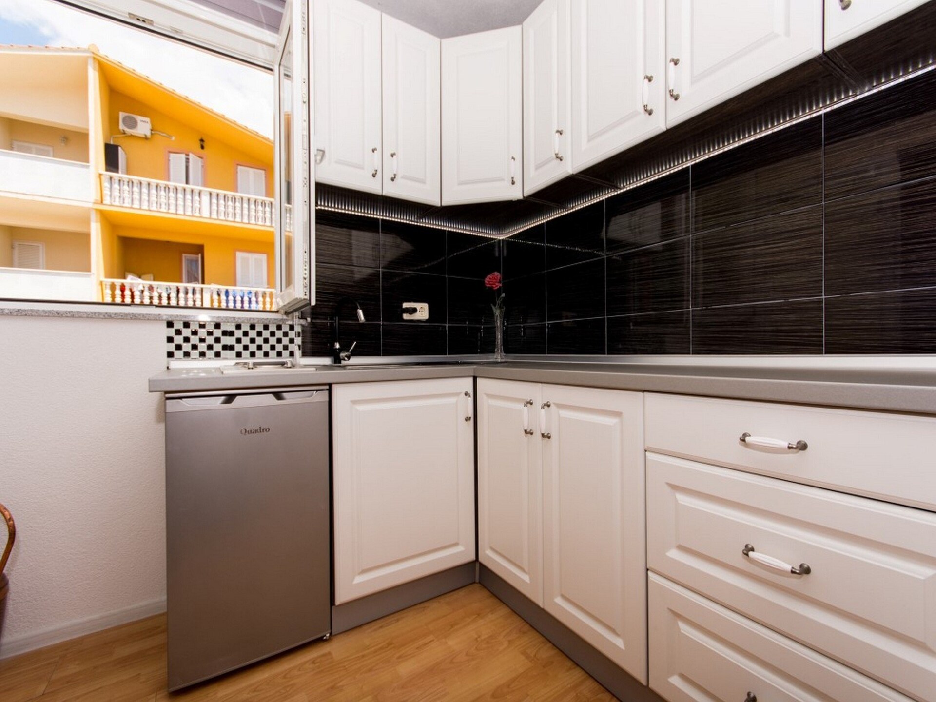 Op 400 m van het strand: appartement in Okrug Gornji voor 4 personen - foto 5