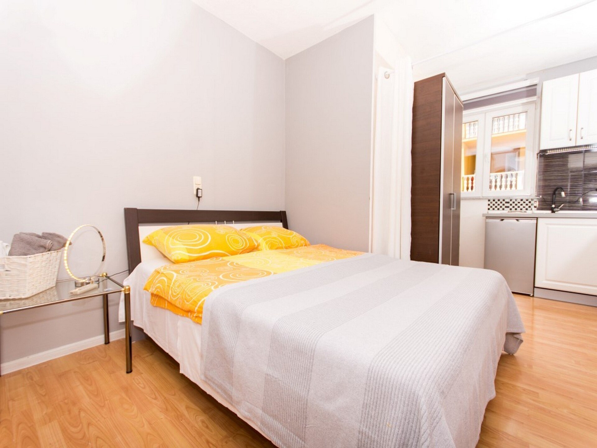 Op 400 m van het strand: appartement in Okrug Gornji voor 4 personen - foto 10