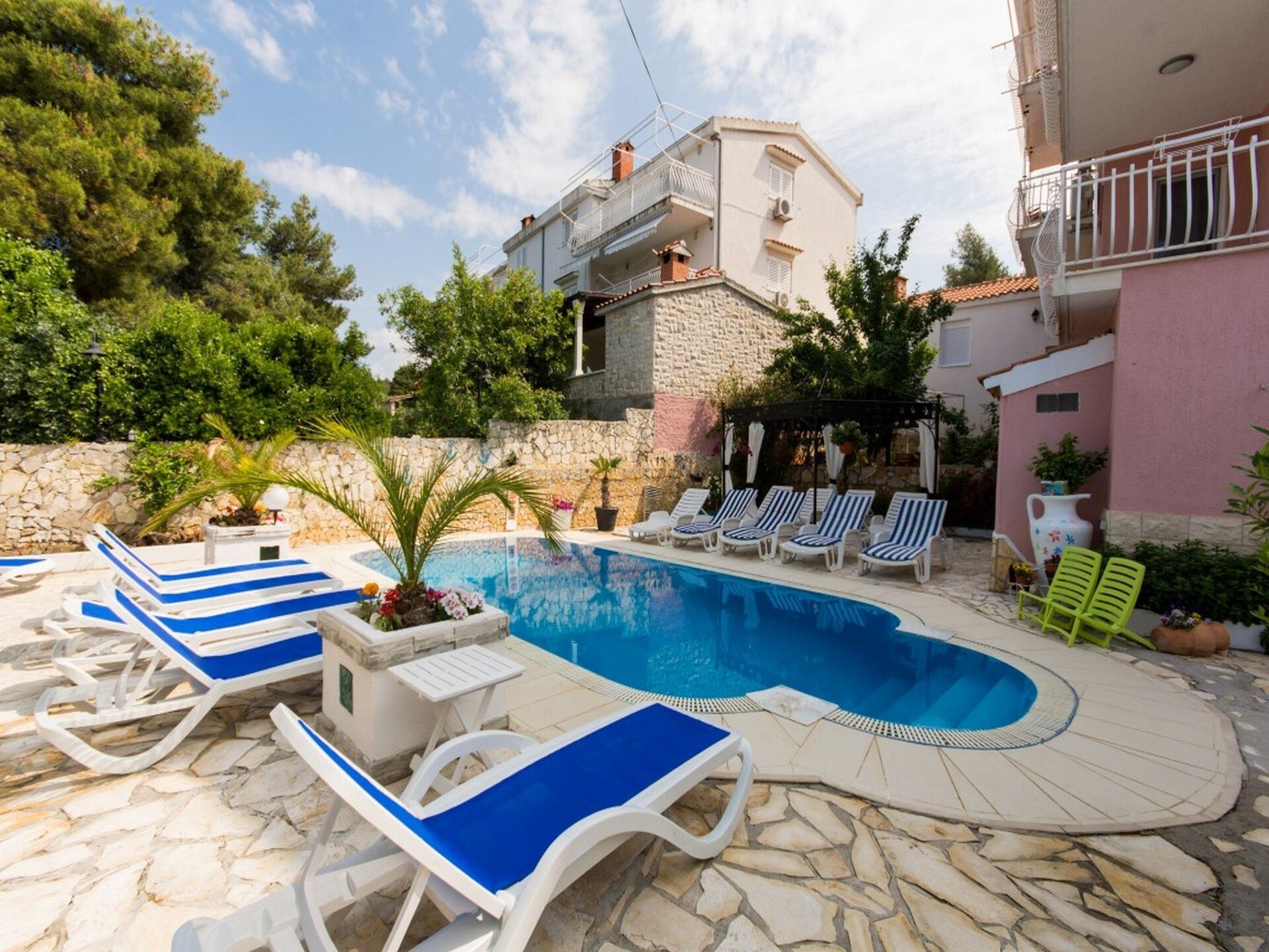 Op 400 m van het strand: appartement in Okrug Gornji voor 4 personen - foto 38