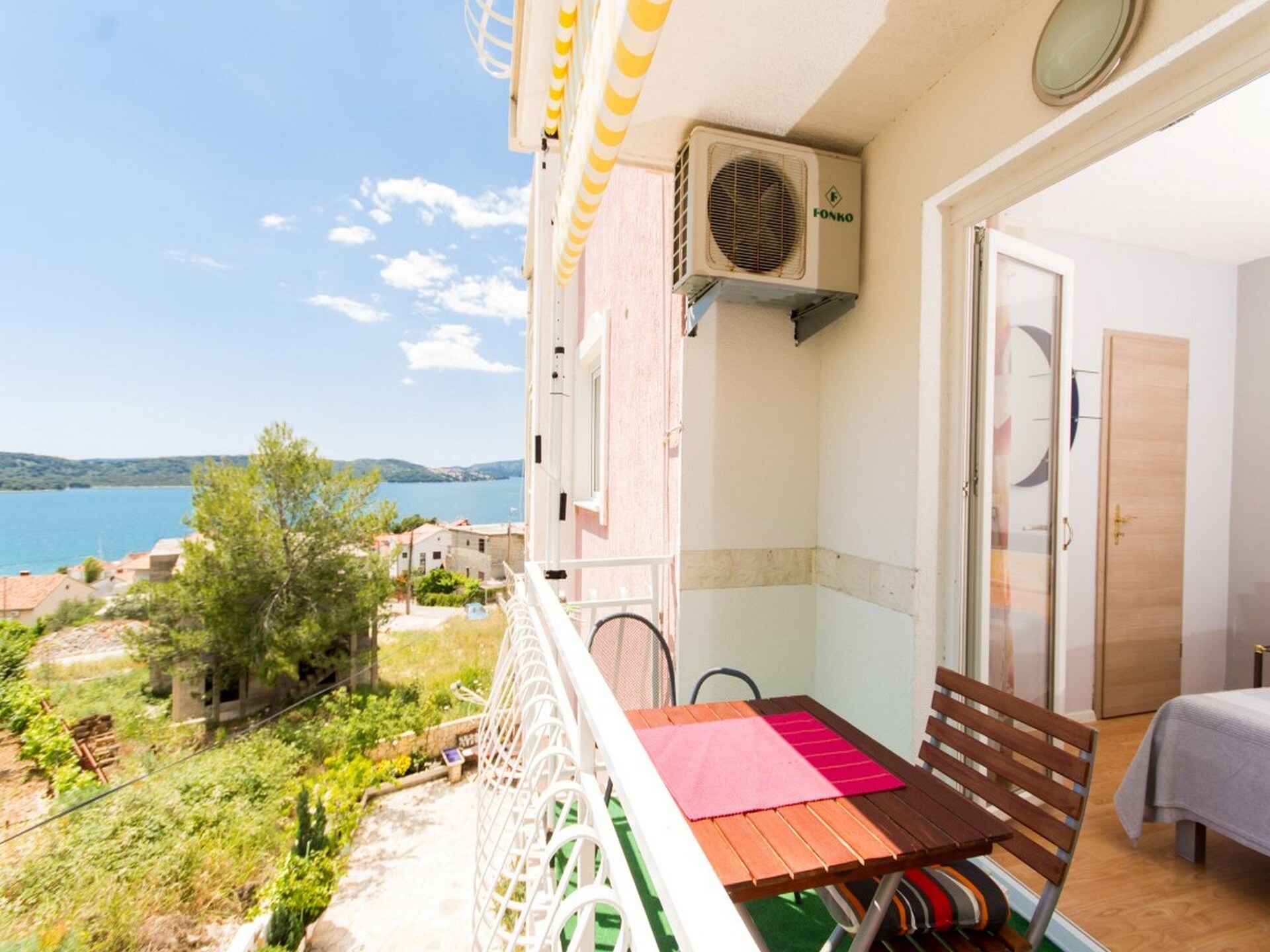 Op 400 m van het strand: appartement in Okrug Gornji voor 4 personen - foto 22