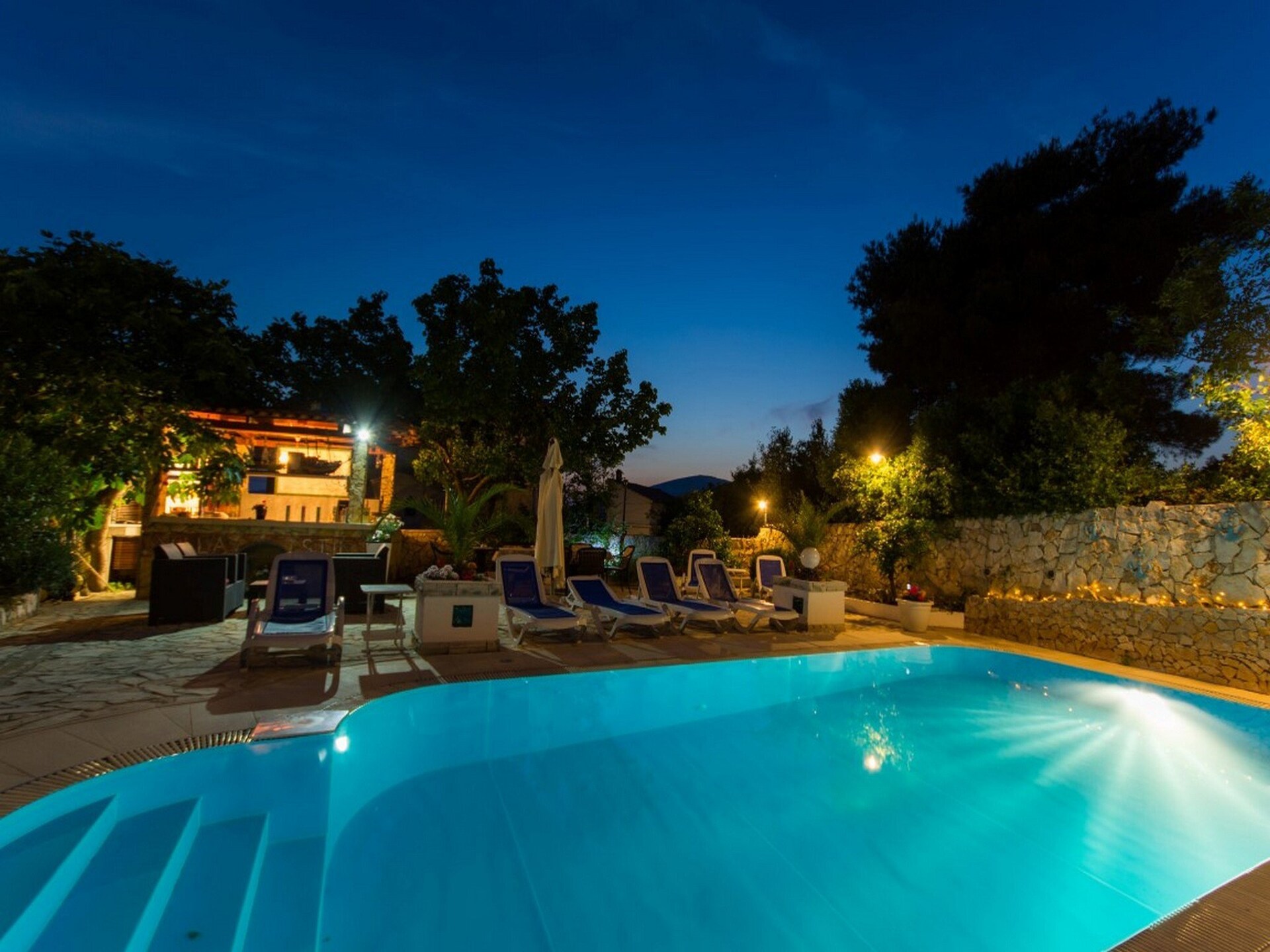 Op 400 m van het strand: appartement in Okrug Gornji voor 4 personen - foto 34