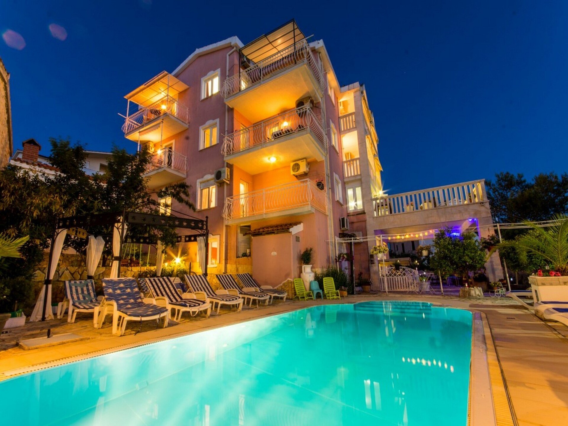 Op 400 m van het strand: appartement in Okrug Gornji voor 4 personen - foto 33