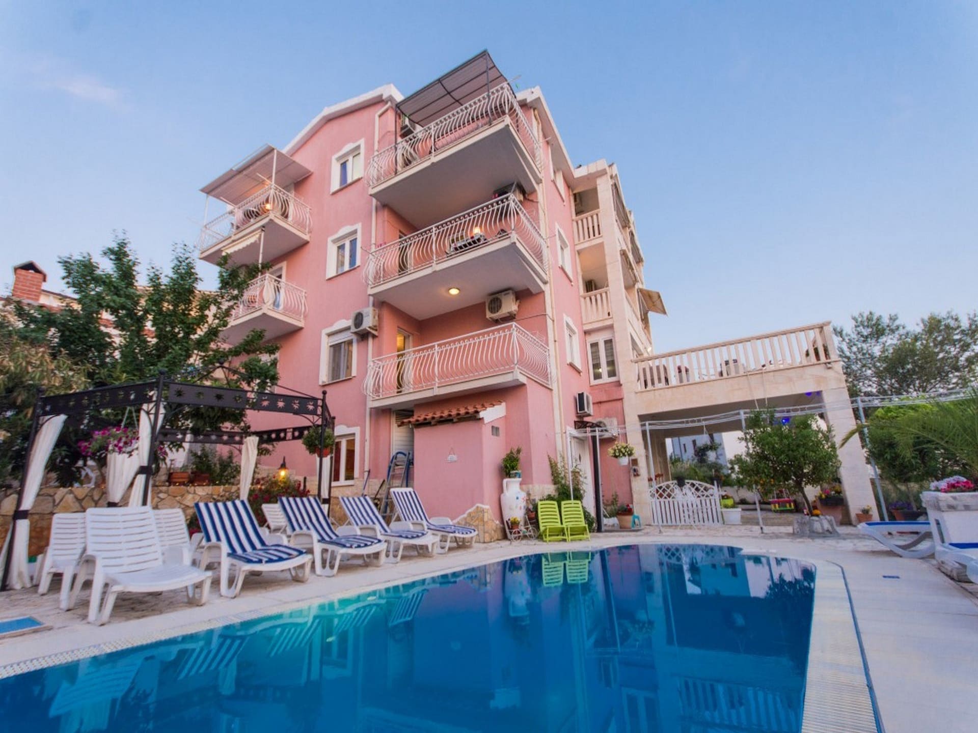 Op 400 m van het strand: appartement in Okrug Gornji voor 4 personen - foto 30