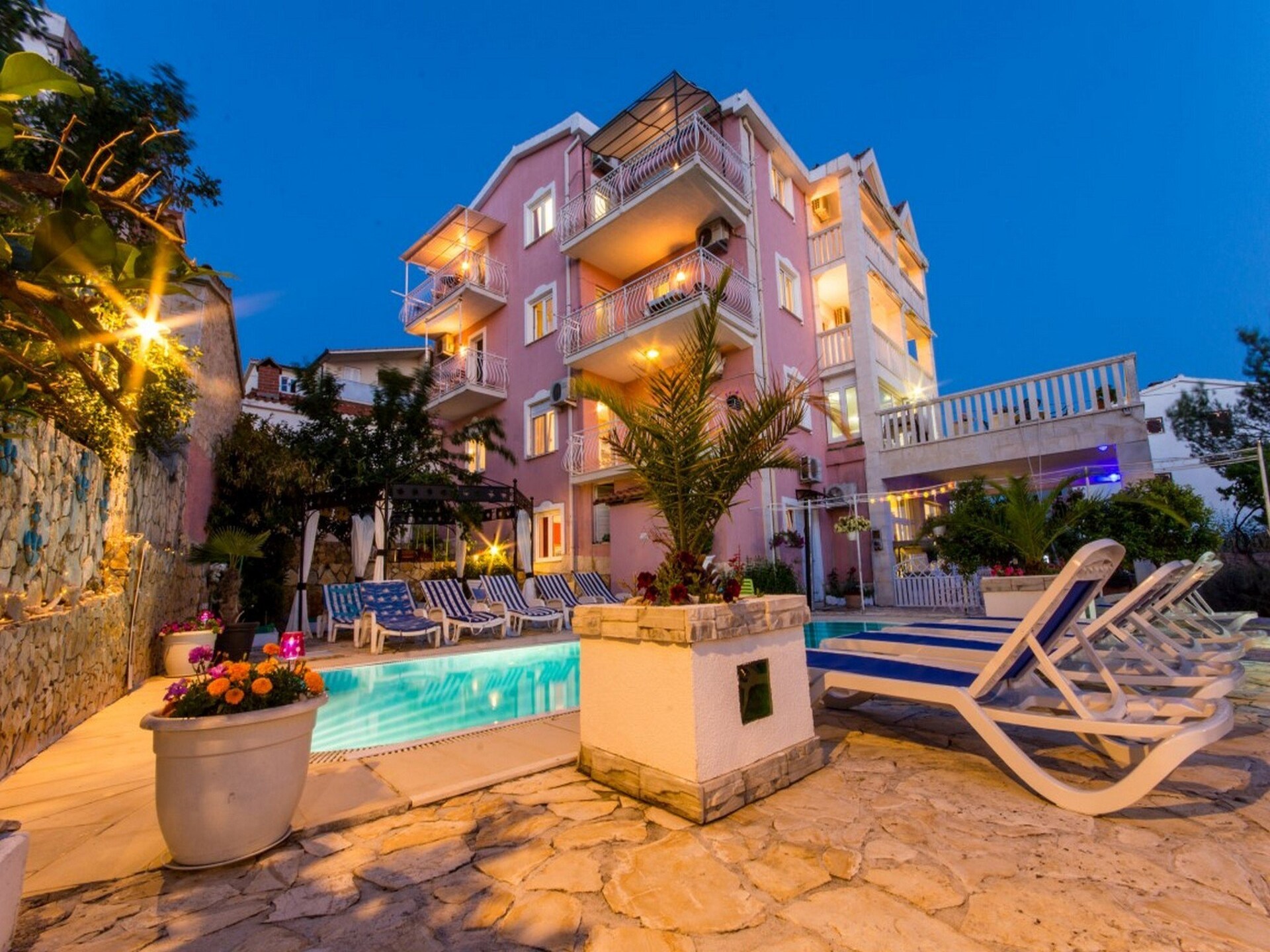 Op 400 m van het strand: appartement in Okrug Gornji voor 4 personen - foto 31