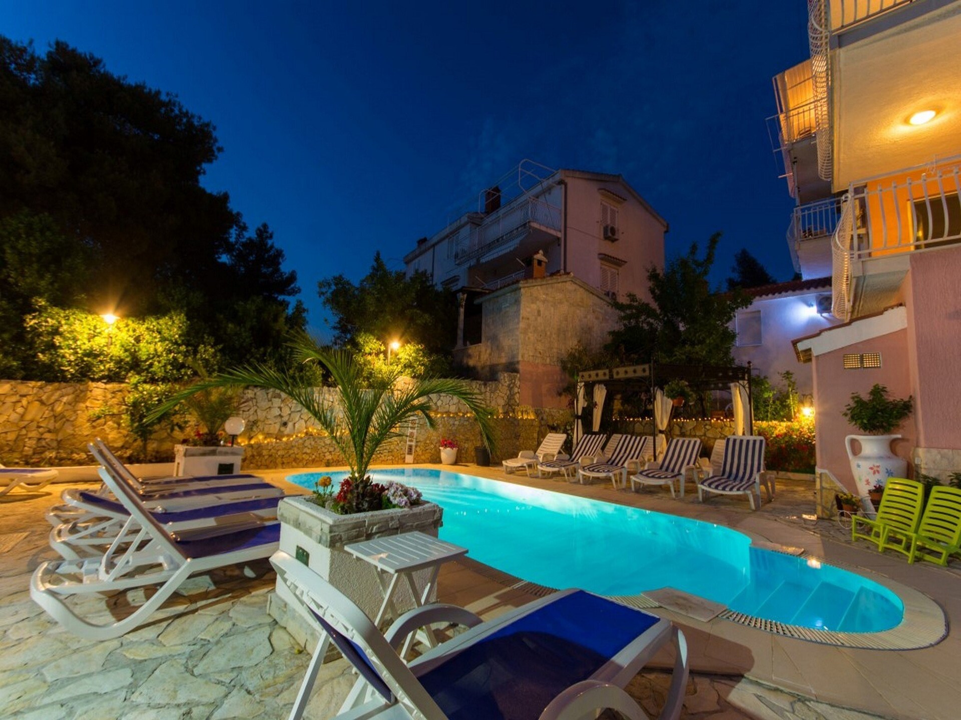 Op 400 m van het strand: appartement in Okrug Gornji voor 4 personen - foto 41