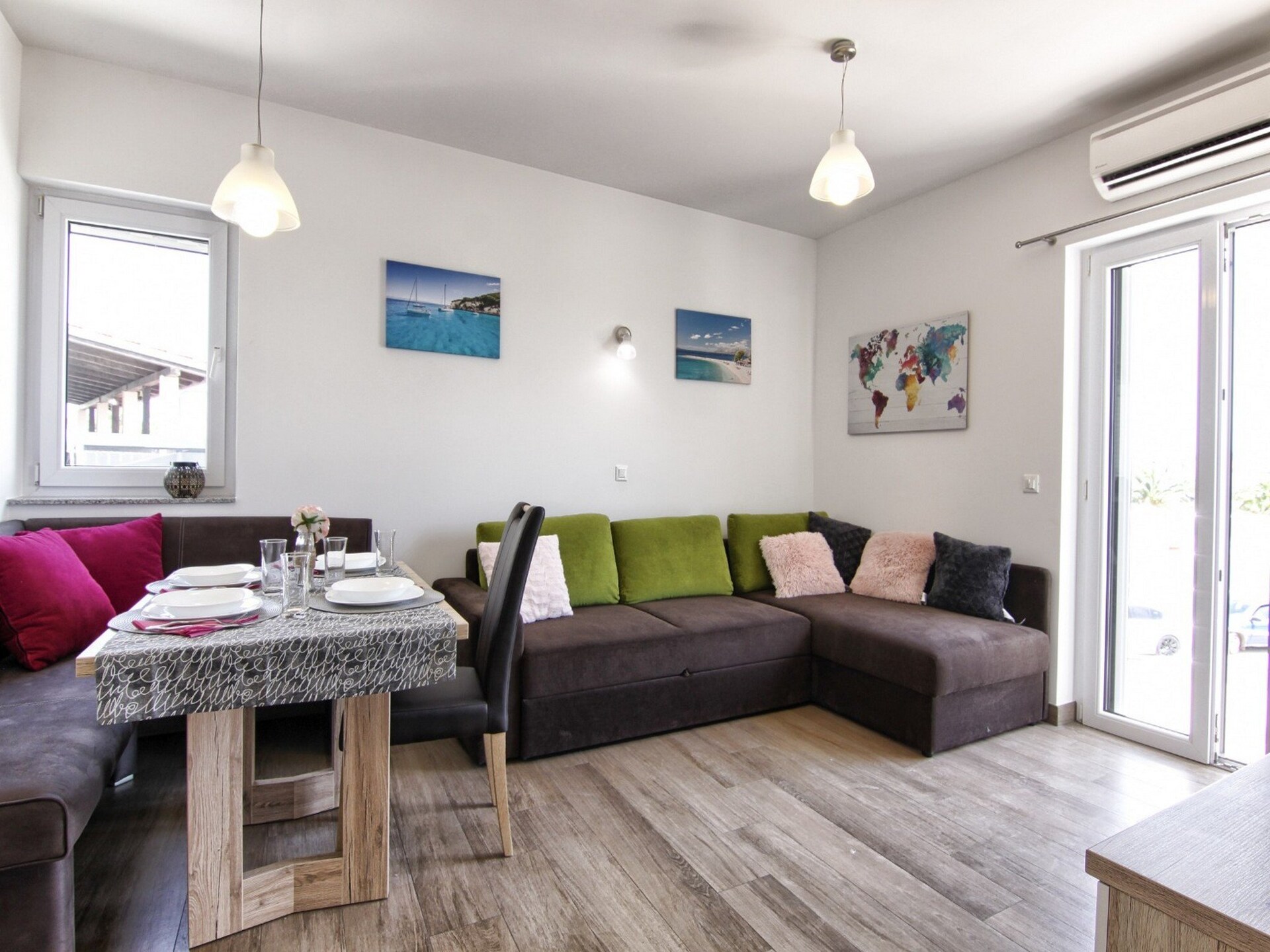 Licht appartement met zeezicht en terras in Pakoštane - foto 1
