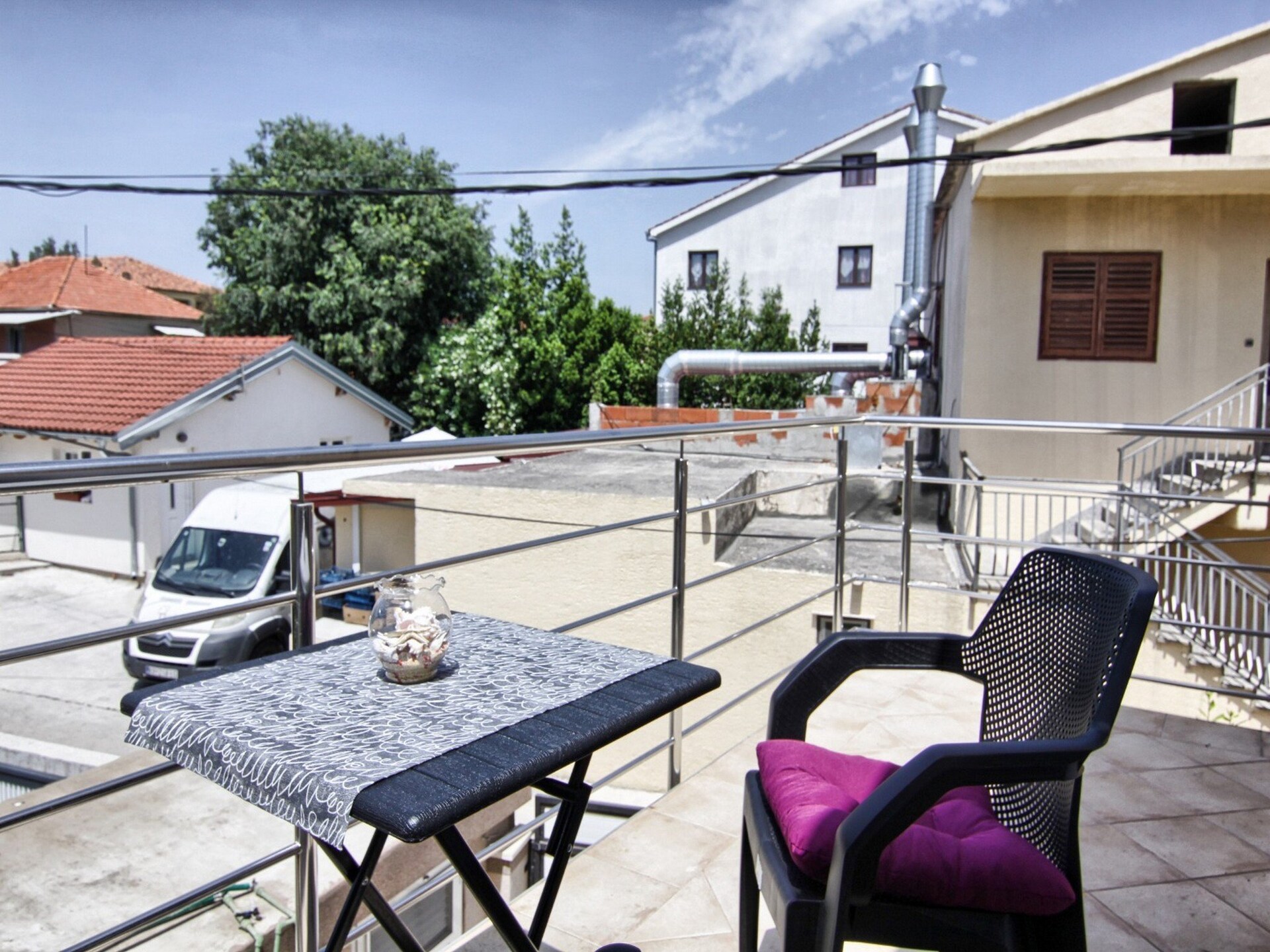 Licht appartement met terras op 50 meter van de zee in Pakoštane - foto 16