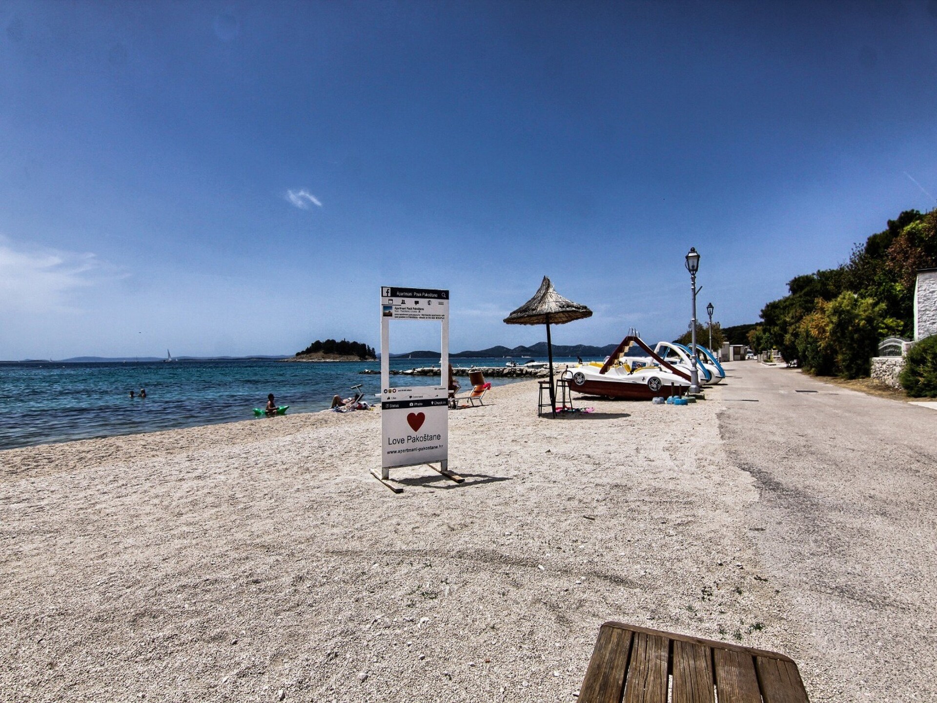 Licht appartement met terras op 50 meter van de zee in Pakoštane - foto 20