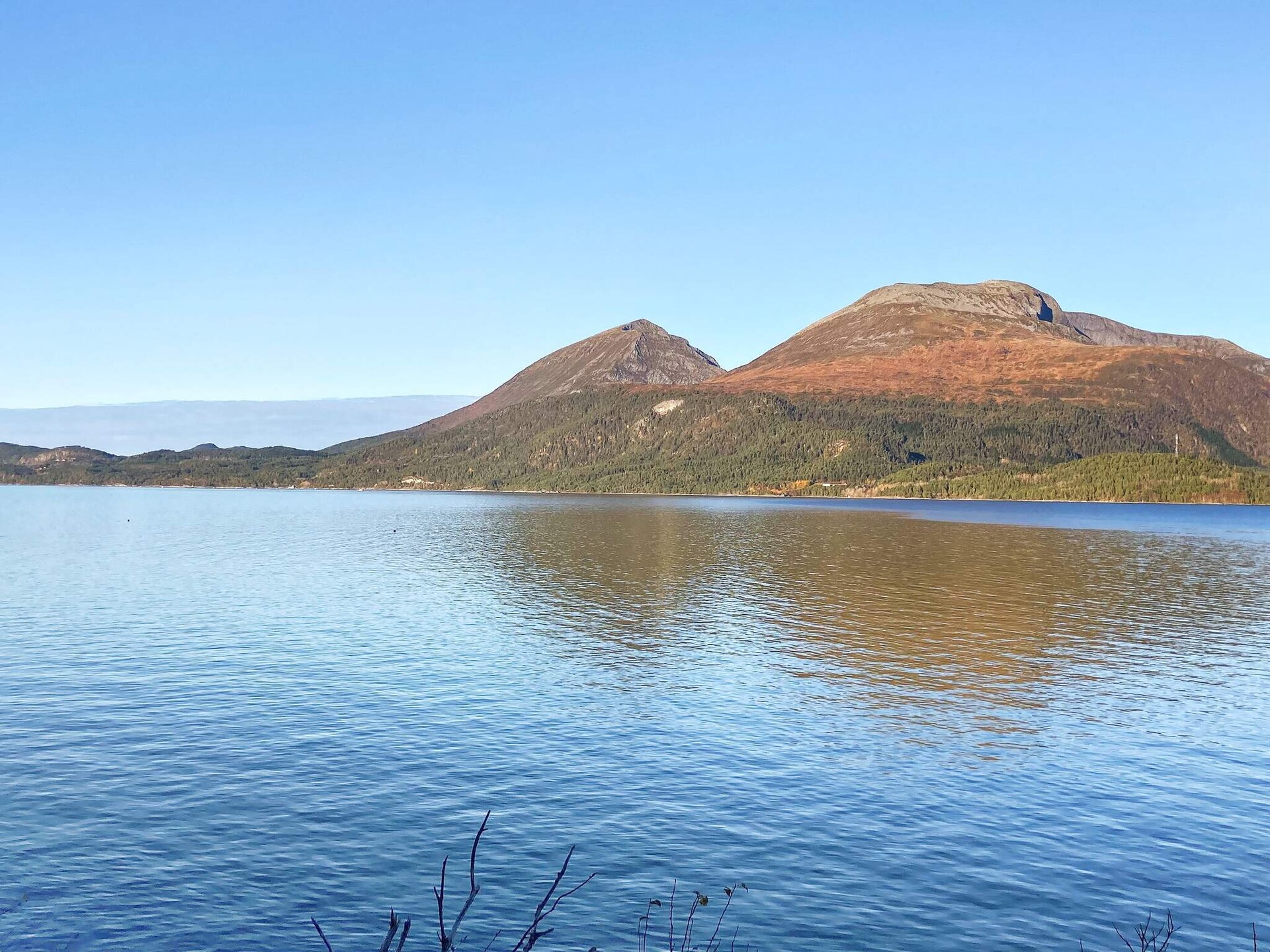 Ruim appartement aan de Våglandsfjord met sauna en open haard - foto 30