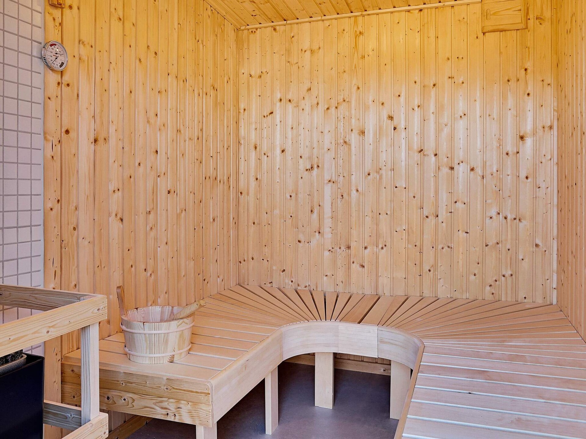 Luxe vakantiehuis voor 12 personen met sauna, wildnisbad en activiteitenruimte op 300m van zee - foto 38