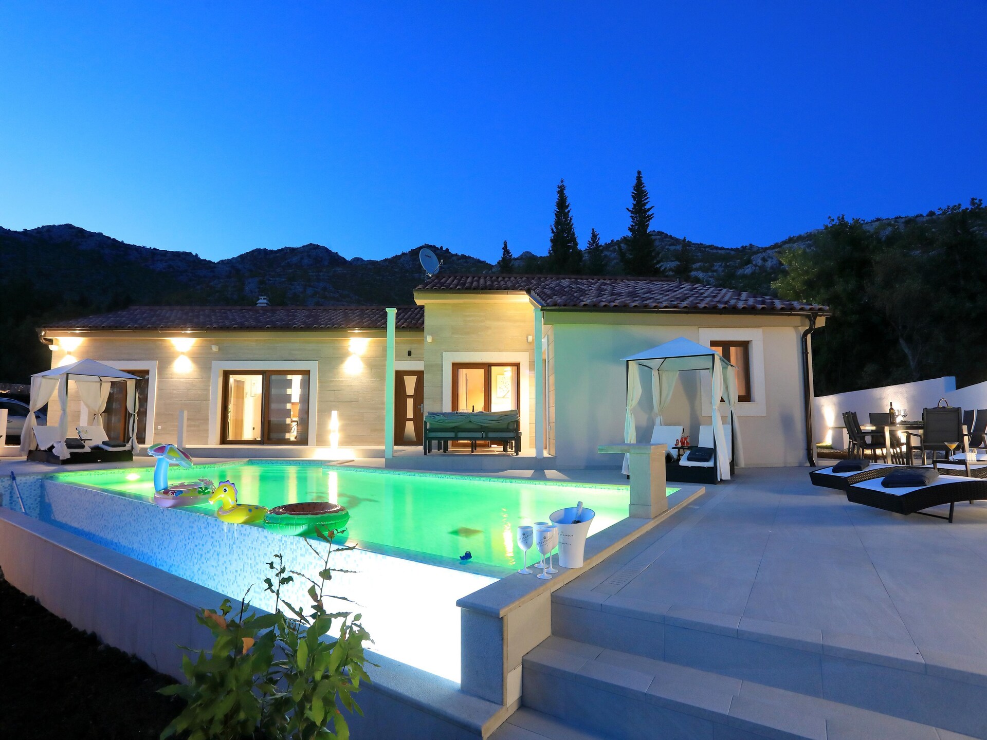 Villa Ivana 2: Ruime villa met privézwembad nabij zee en Paklenica - foto 8