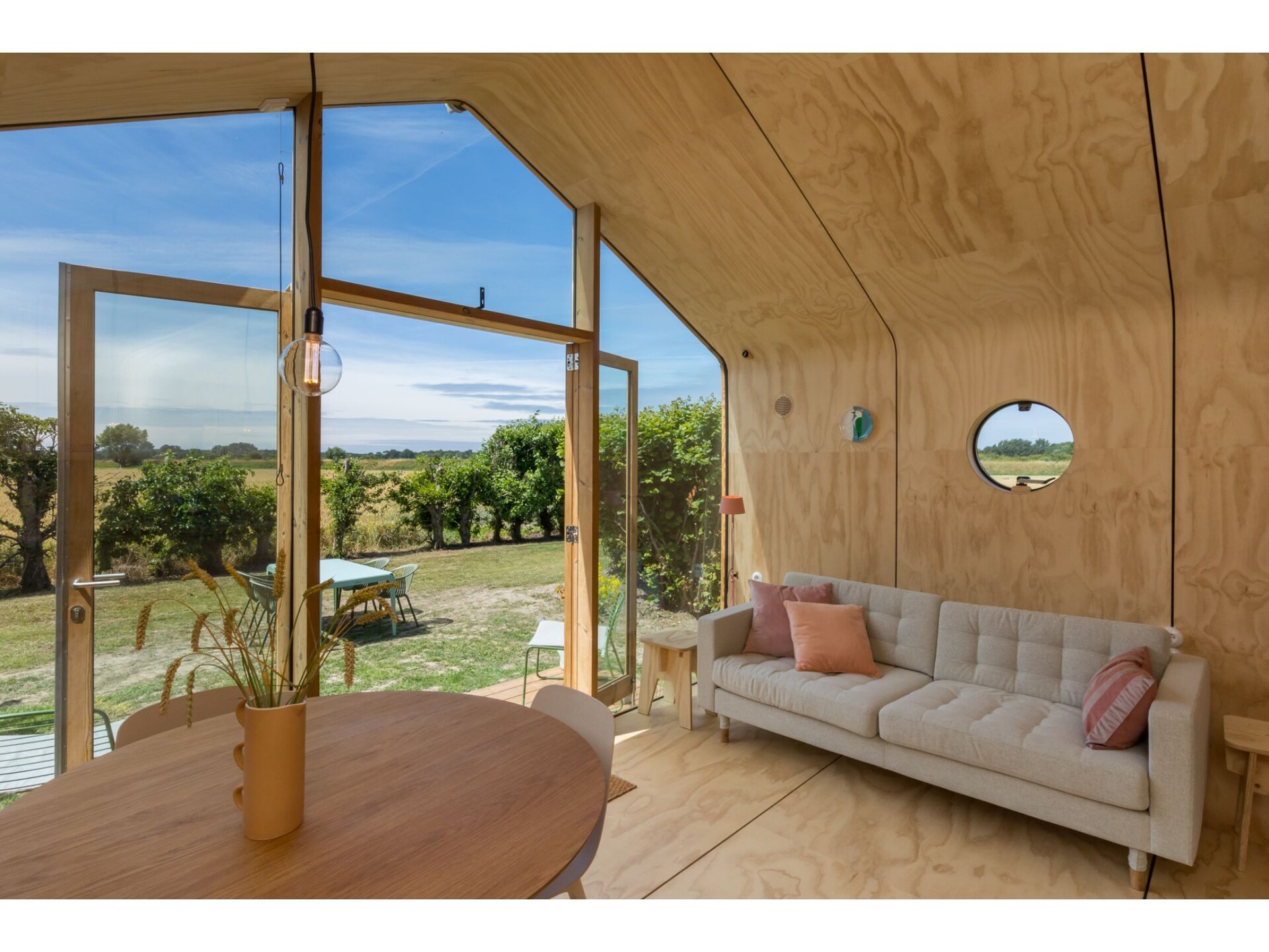 Wikkelhouse De Specht: duurzaam tiny house op Zeeuwse boerderij - foto 12