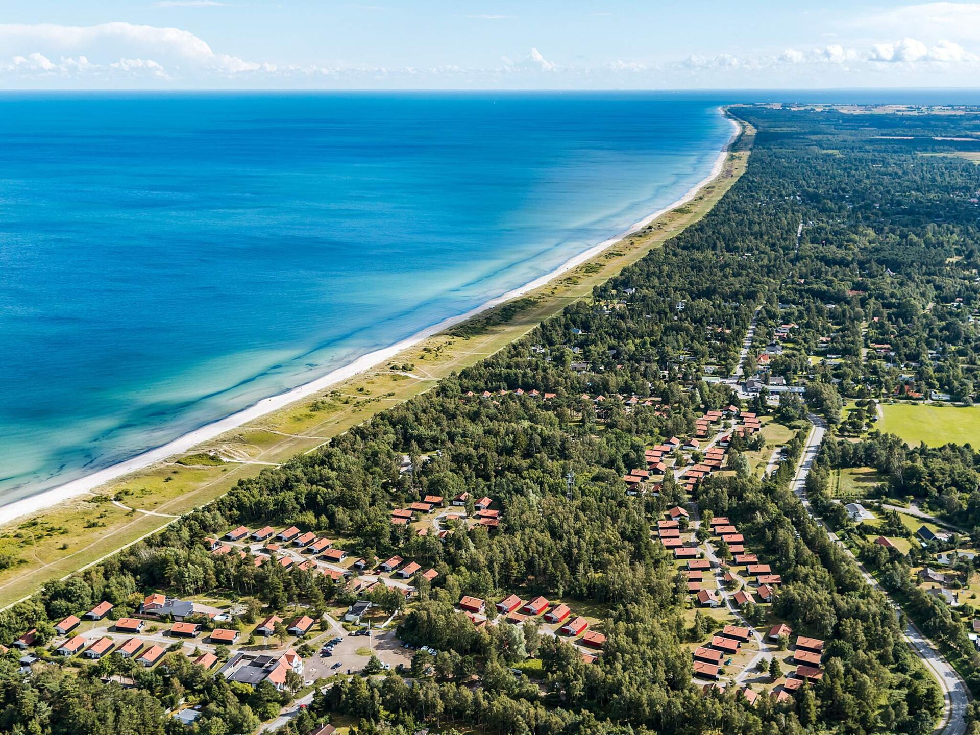 Gerenoveerd vakantiehuis bij het zandstrand in Væggerløse - foto 2