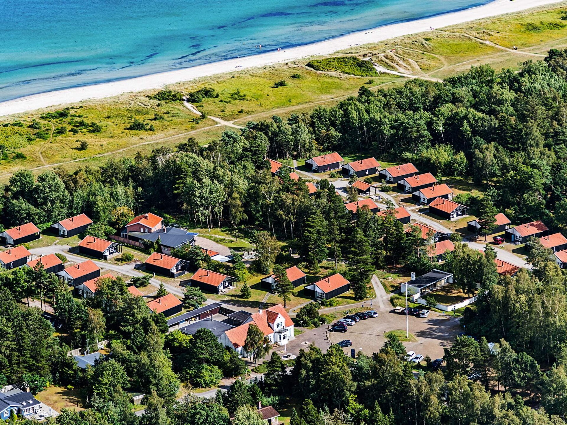 Gerenoveerd vakantiehuis bij het zandstrand in Væggerløse - foto 3