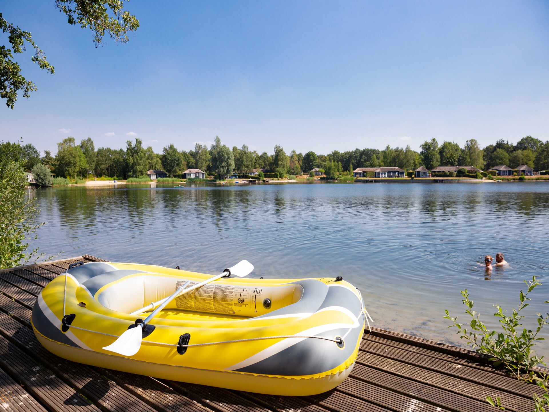 Luxe vakantielodge met airco op Recreatiepark Tolplas, huisdieren welkom - foto 9