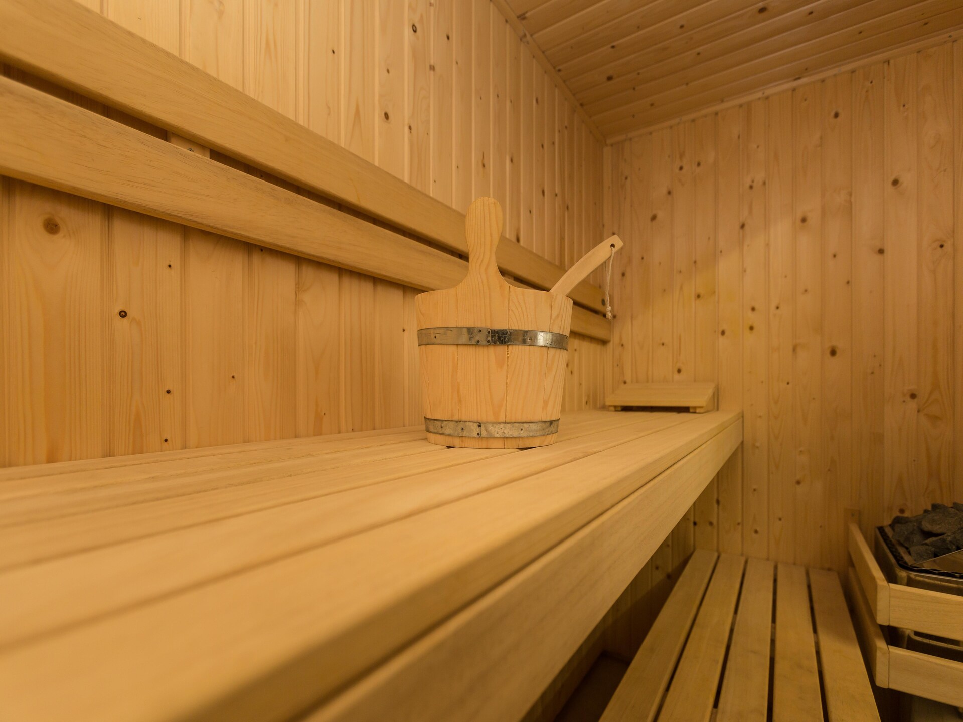 Luxe watervilla met sauna en buitenjacuzzi aan het Friese meer - foto 38