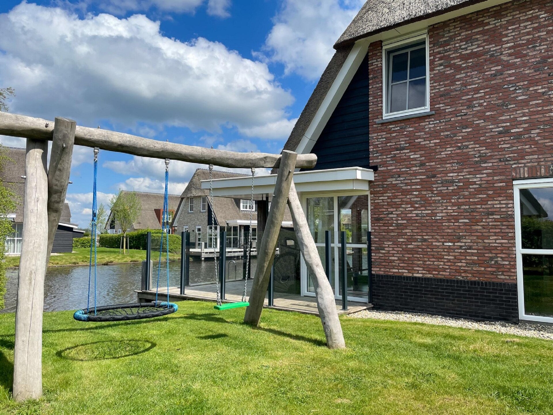 Luxe watervilla met sauna en buitenjacuzzi aan het Friese meer - foto 5
