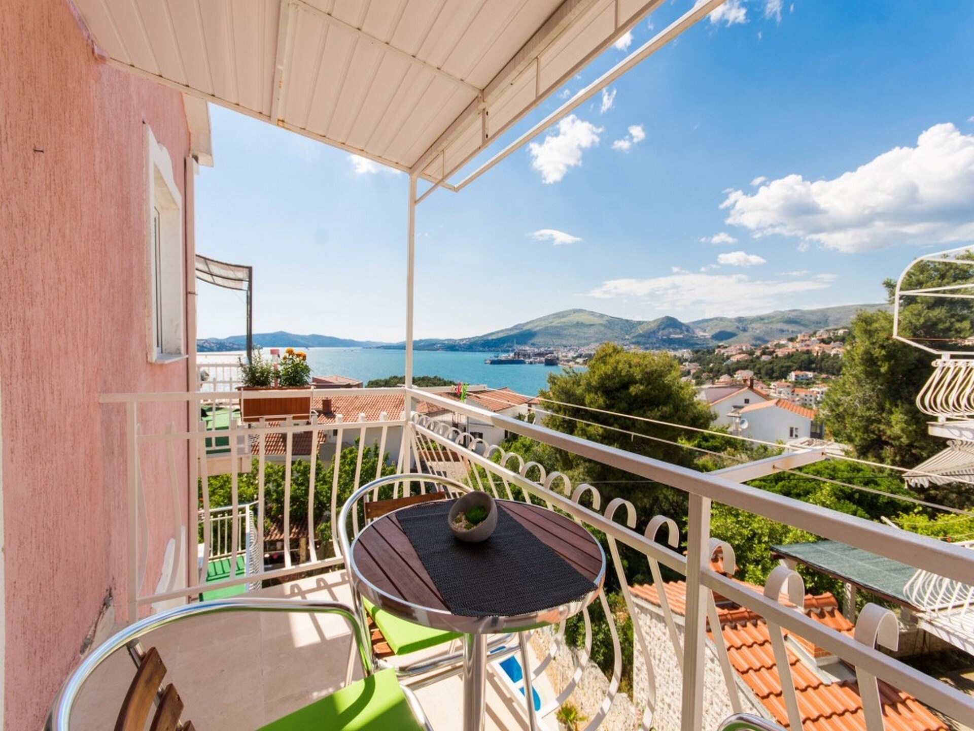 Studio met balkon en zeezicht op 400 meter van het strand in Okrug Gornji - foto 13