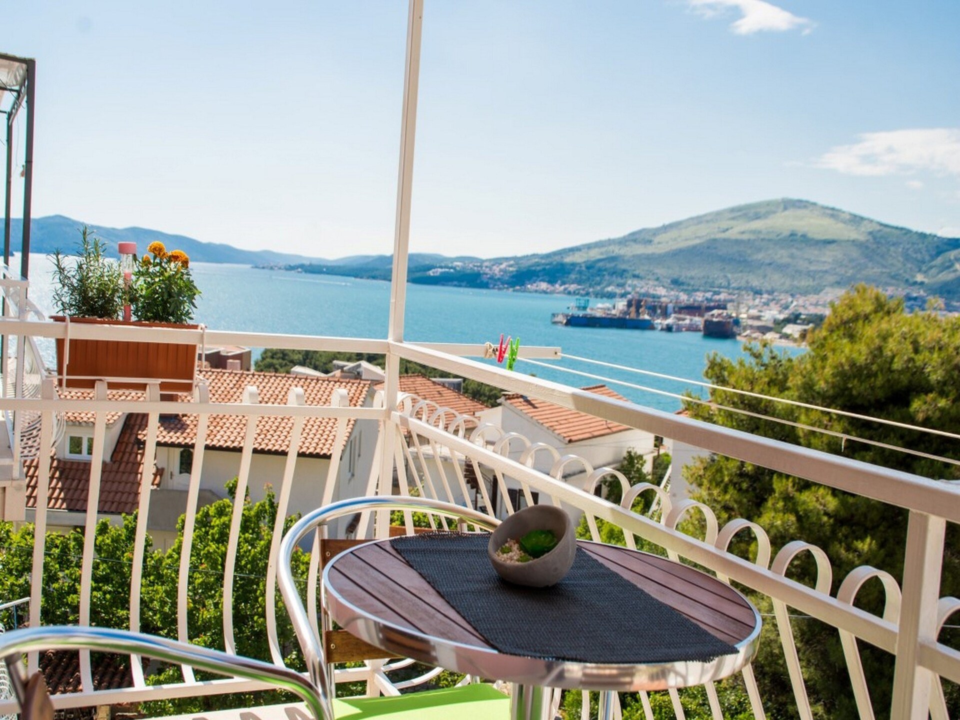 Studio met balkon en zeezicht op 400 meter van het strand in Okrug Gornji - foto 12
