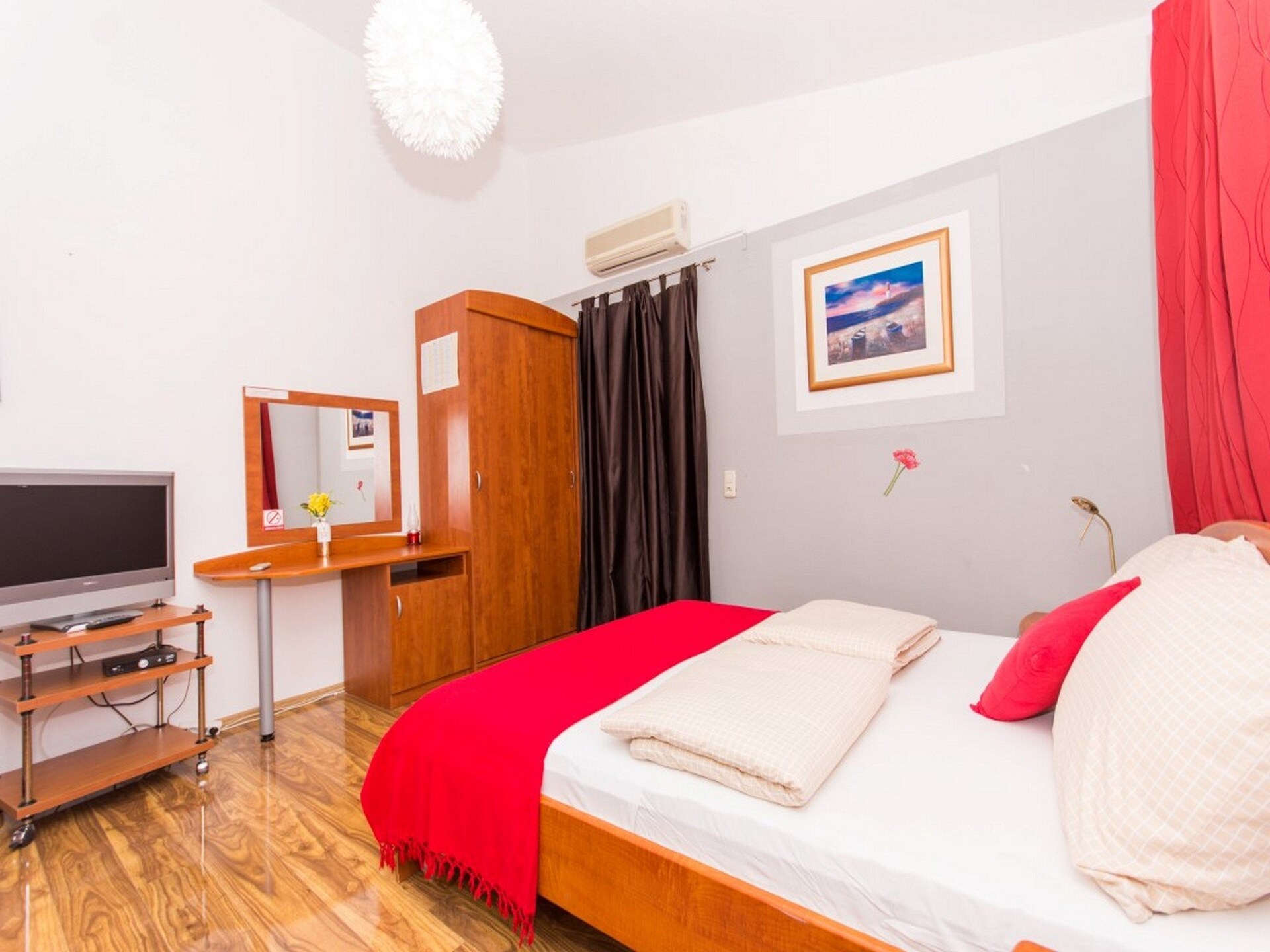 Studio met balkon en zeezicht op 400 meter van het strand in Okrug Gornji - foto 8