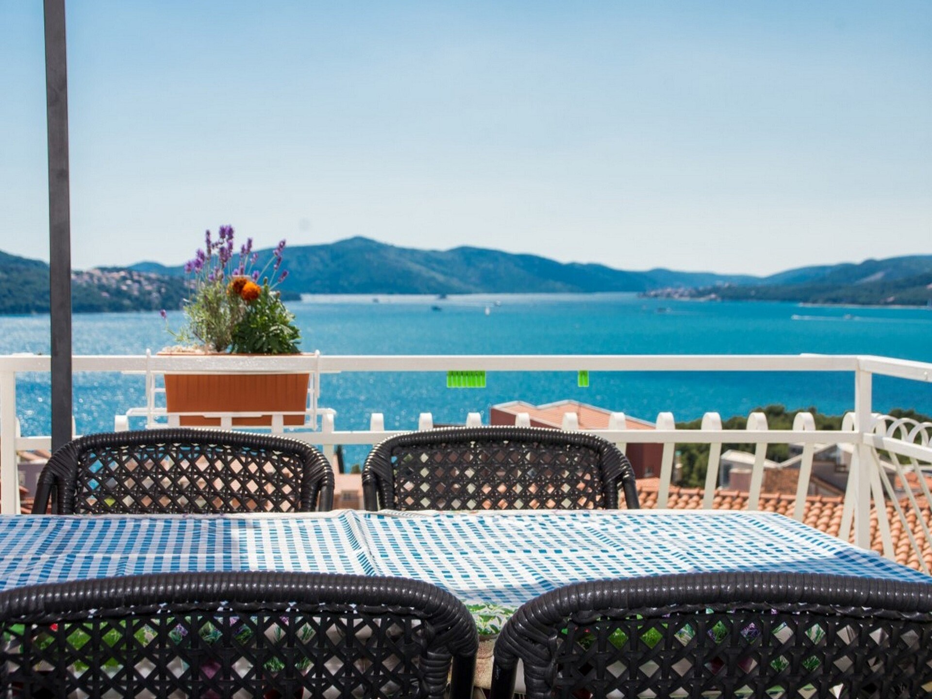 Appartement met balkon en zeezicht vlakbij het strand van Okrug Gornji - foto 23