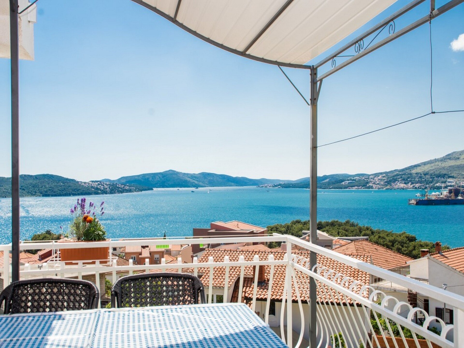 Appartement met balkon en zeezicht vlakbij het strand van Okrug Gornji - foto 22
